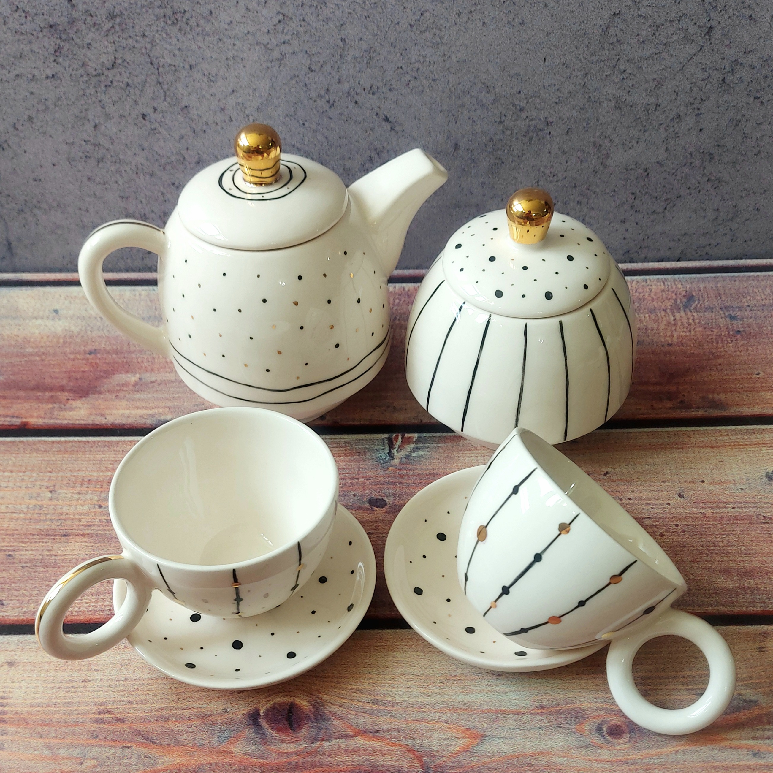 ست چایخوری خط خطی طلادار