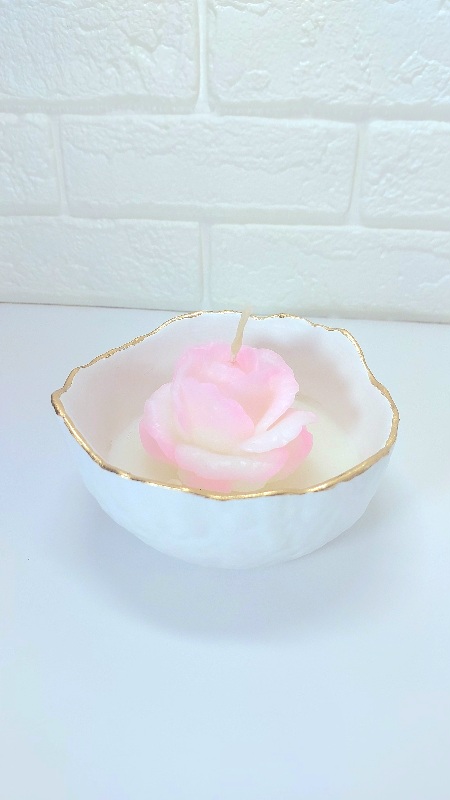 شمع کاسه ای با گل رز مینیاتوری