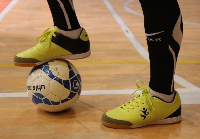 کفش فوتسال مردانه تن زیپ