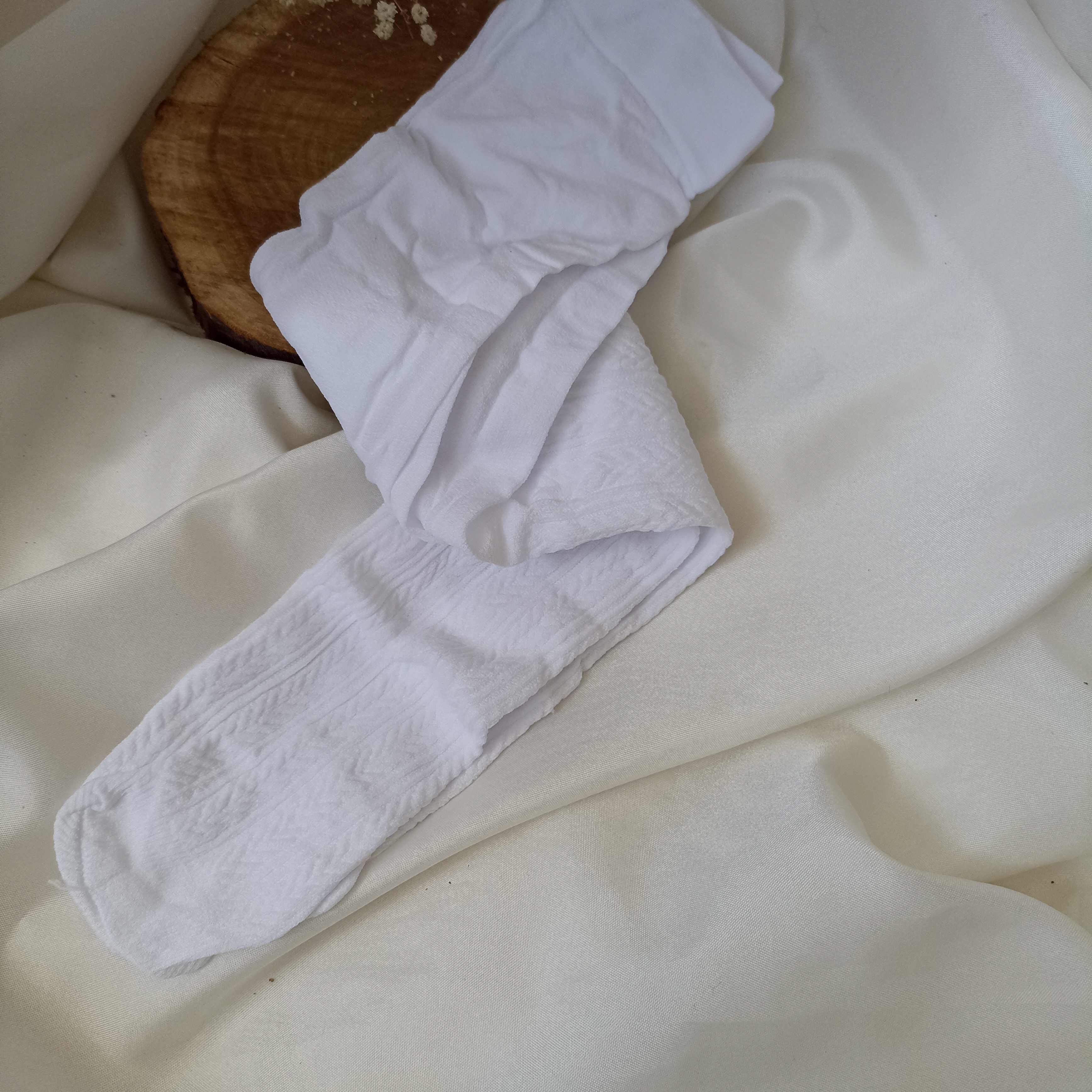 جوراب شلواری گندمی