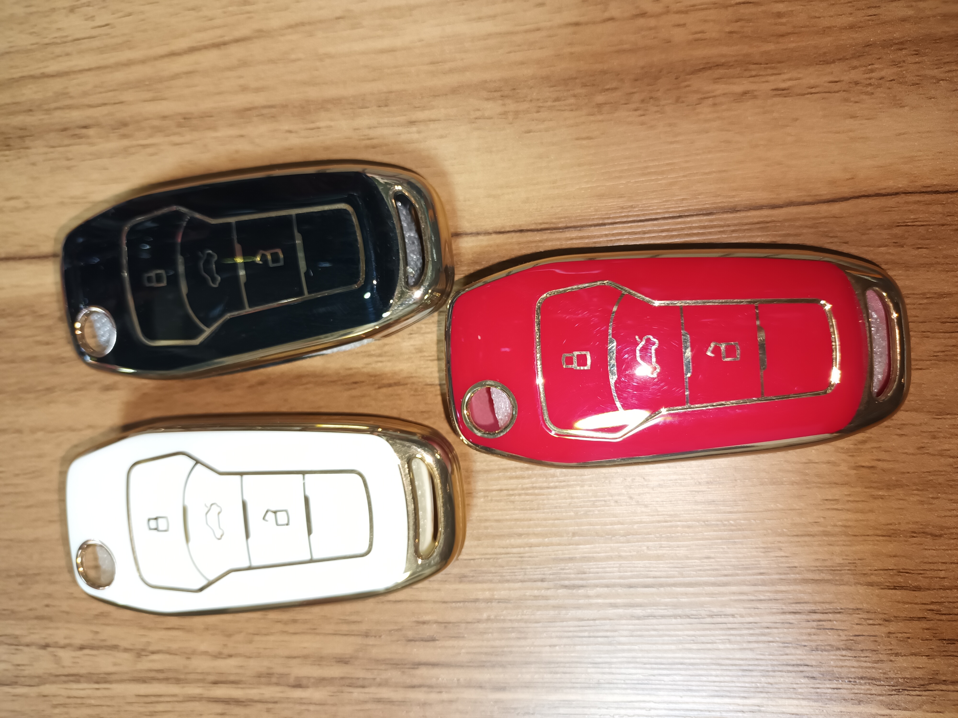 کاور ریموت کوییک و ساینا