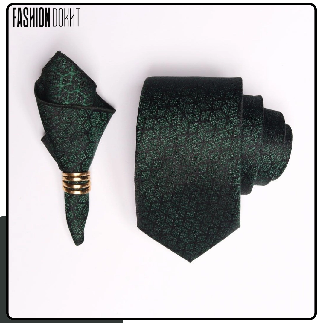 کراوات اراز کد 062 با رنگ سبز فیروزه‌ای، شیک و باکیفیت، مناسب مجالس رسمی و استایل خاص.