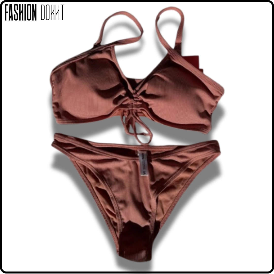 بیکینی زنانه برند Sinsay با سایز M و طراحی مدرن، مناسب برای استایل تابستانی و راحتی شما.