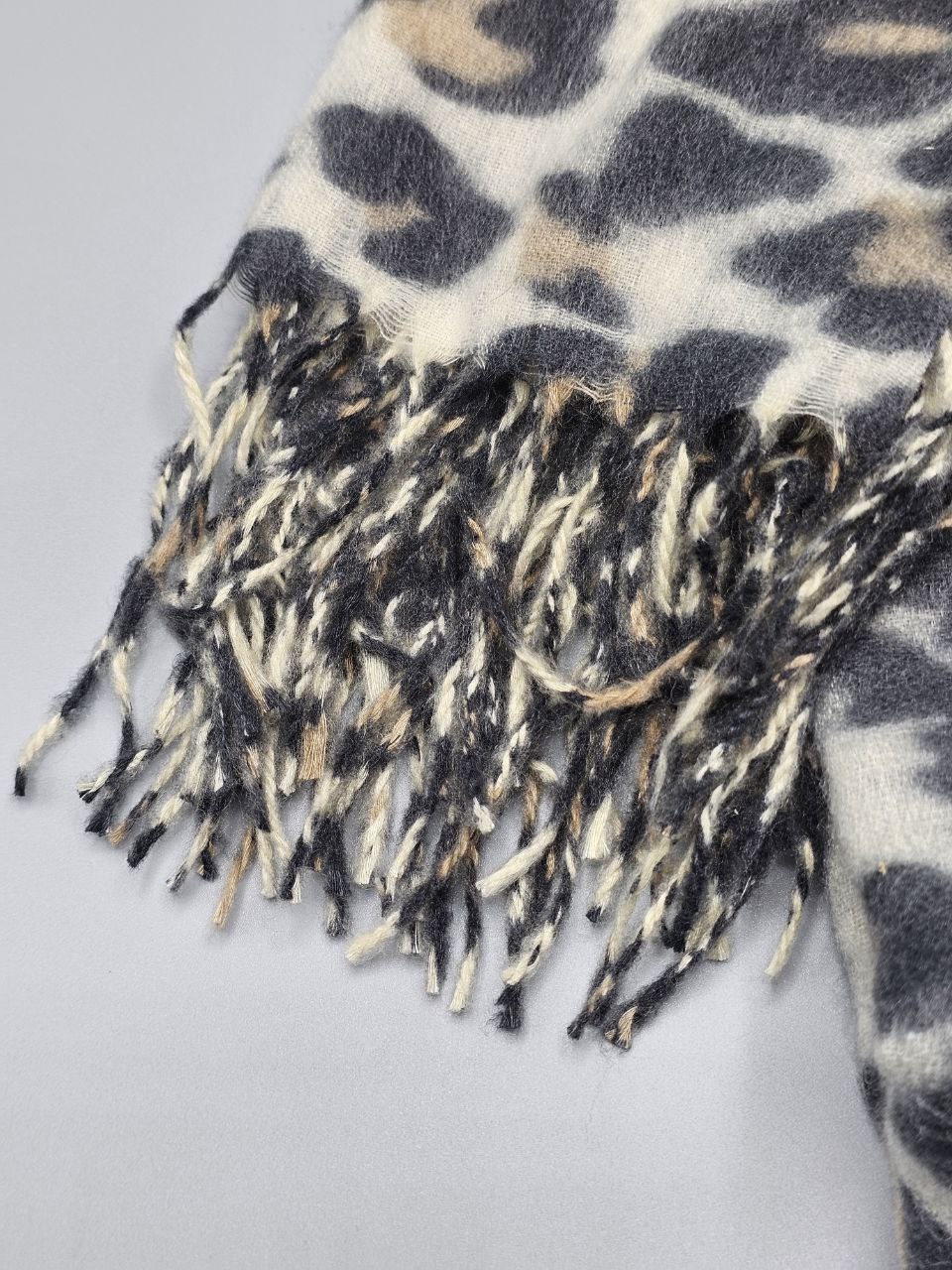 شال طرح پلنگی کد ۳۲۲ برند آی ام