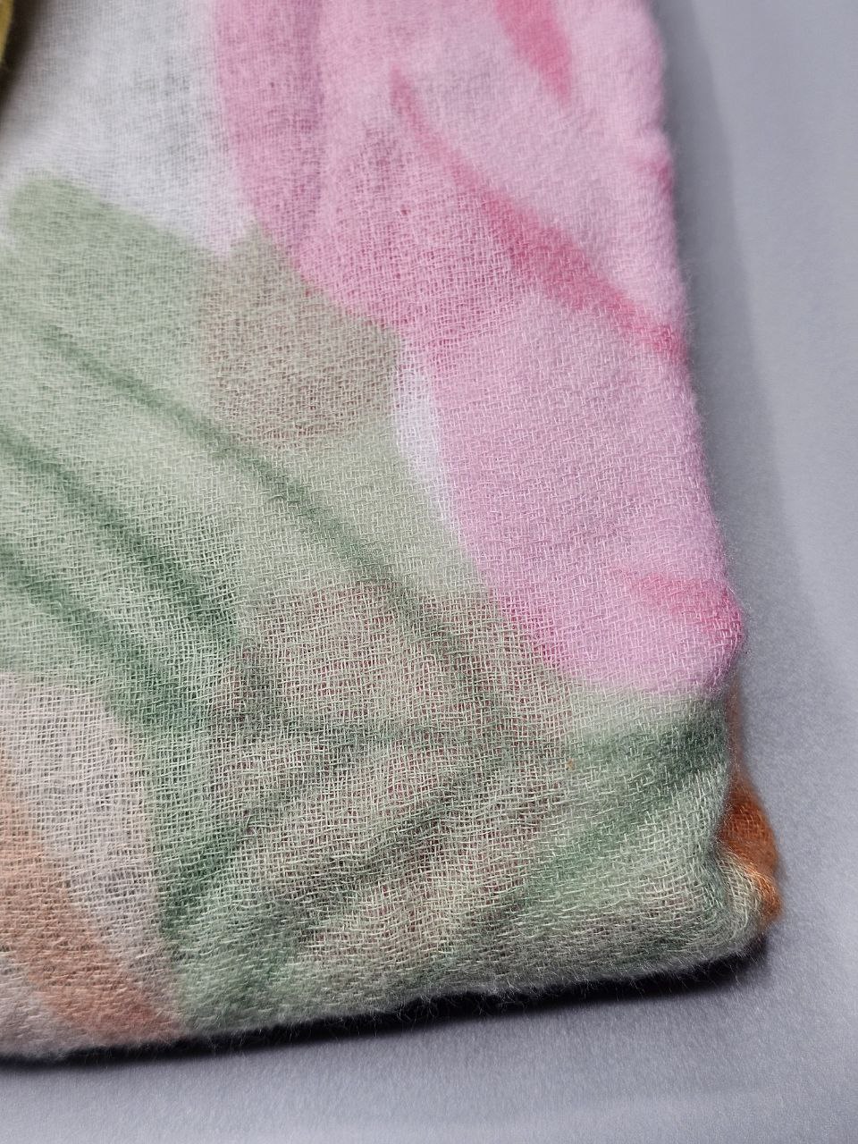 شال پشمی گلدار کد ۳۱۹ برند سیکس