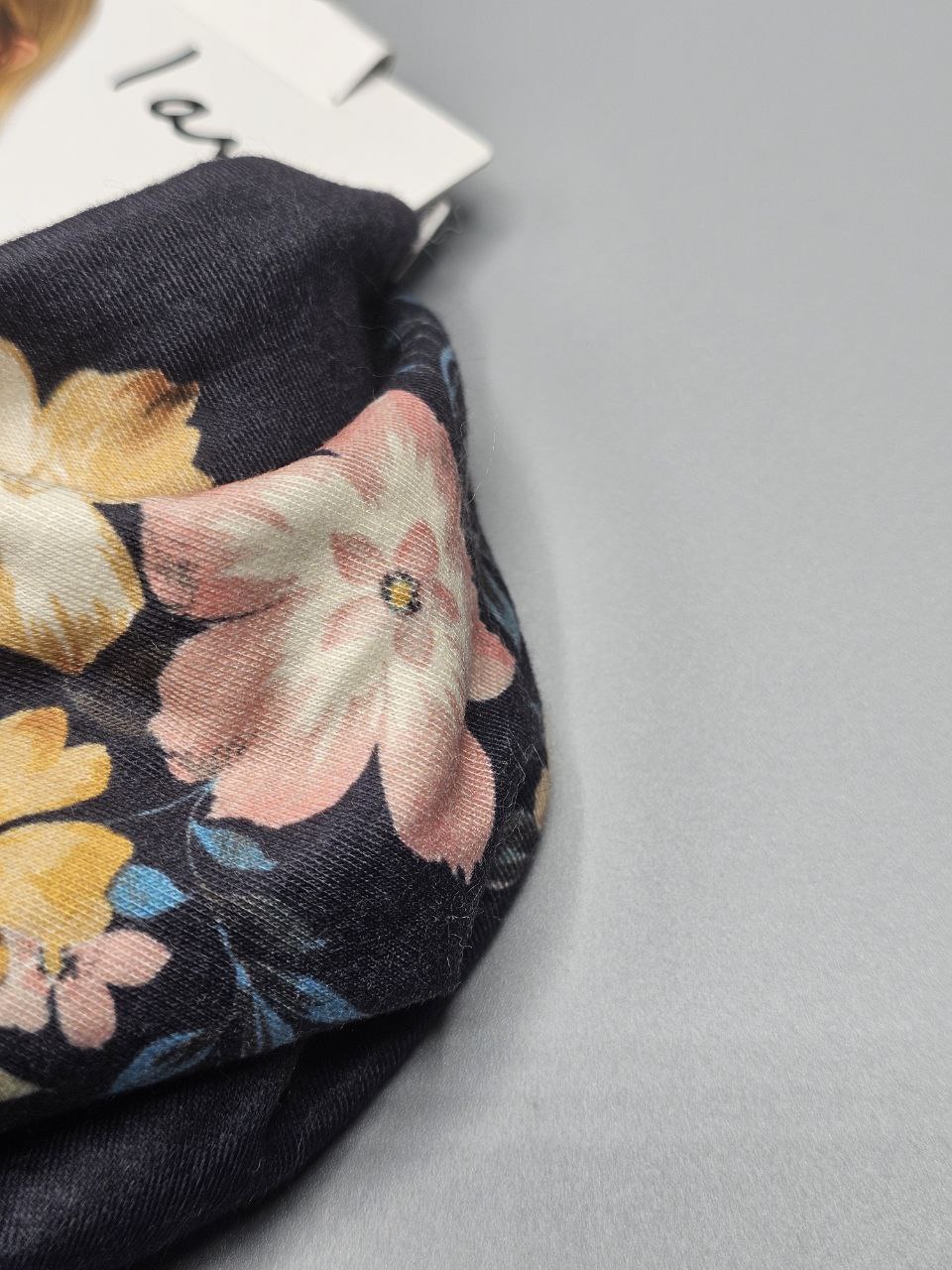 شال گلدار مشکی کد ۴۱۷ برند آی ام