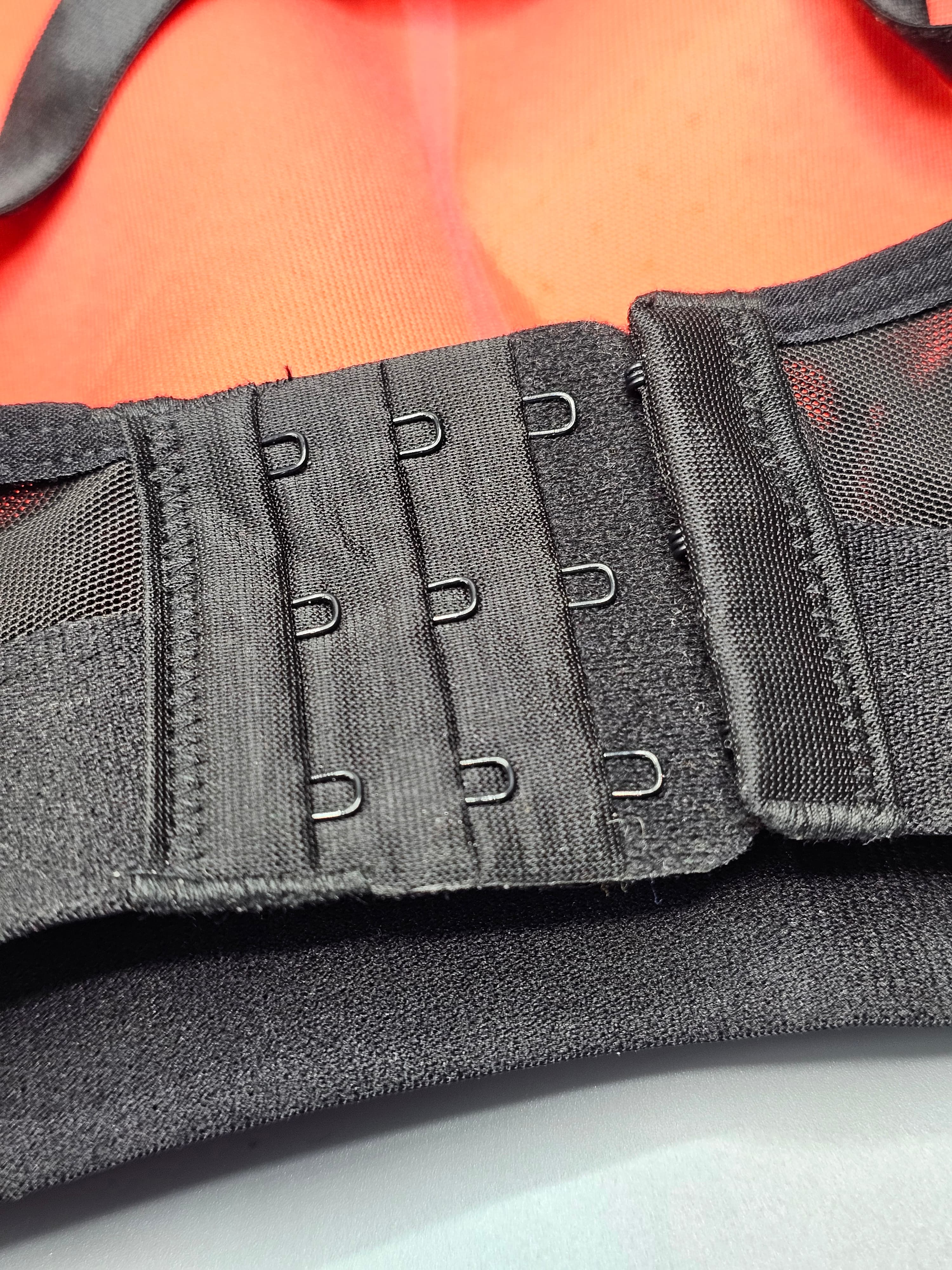 نیم تنه ورزشی (تاپ ورزشی) جلو زیپ دار خارجی برند کریویت(crivit) وارداتی