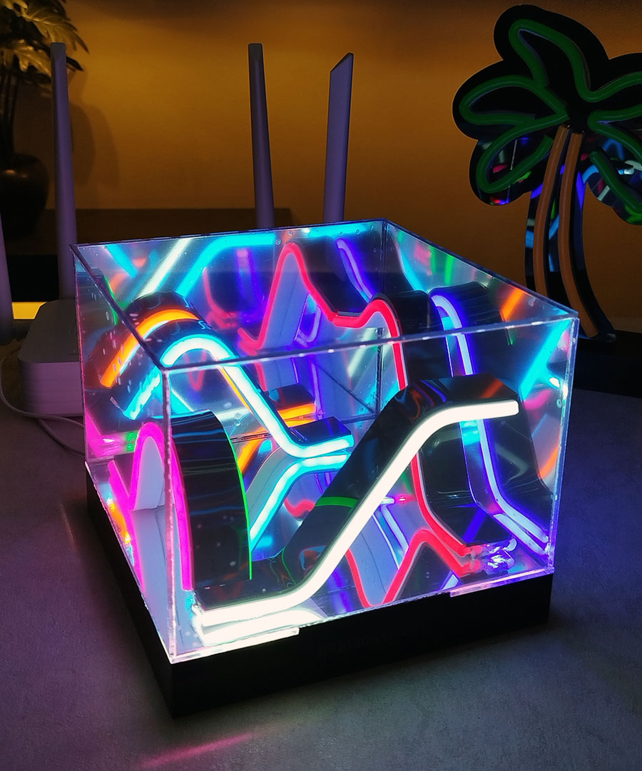 چراغ رو میزی مکعب بی نهایت