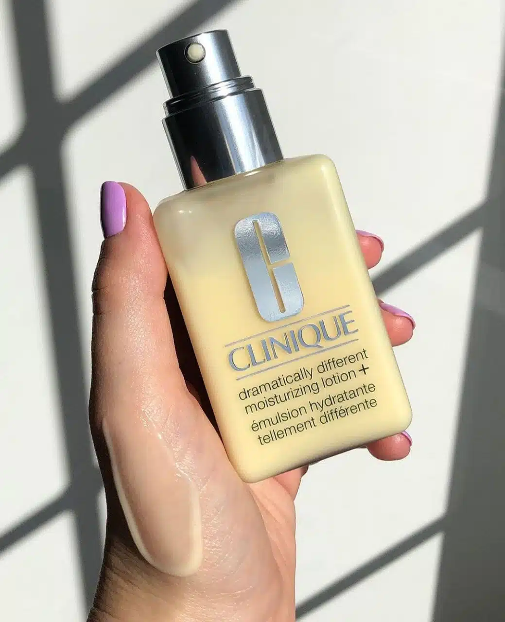 آبرسان کلینیک پوست خشک دراماتیکالی دیفرنت