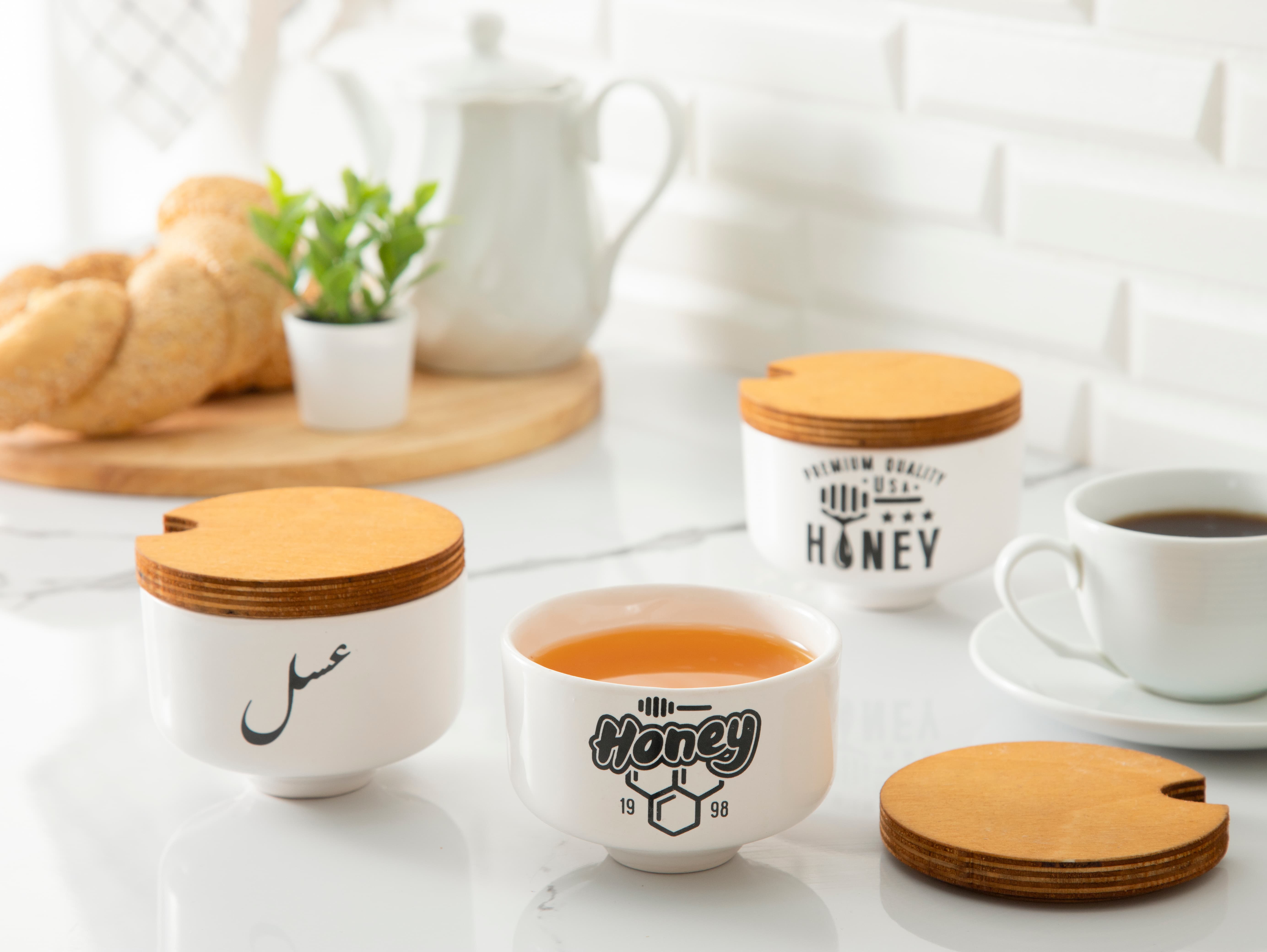 عسل خوری سرامیکی با درب چوبی، ابزار سرو عسل مدرن و زیبا