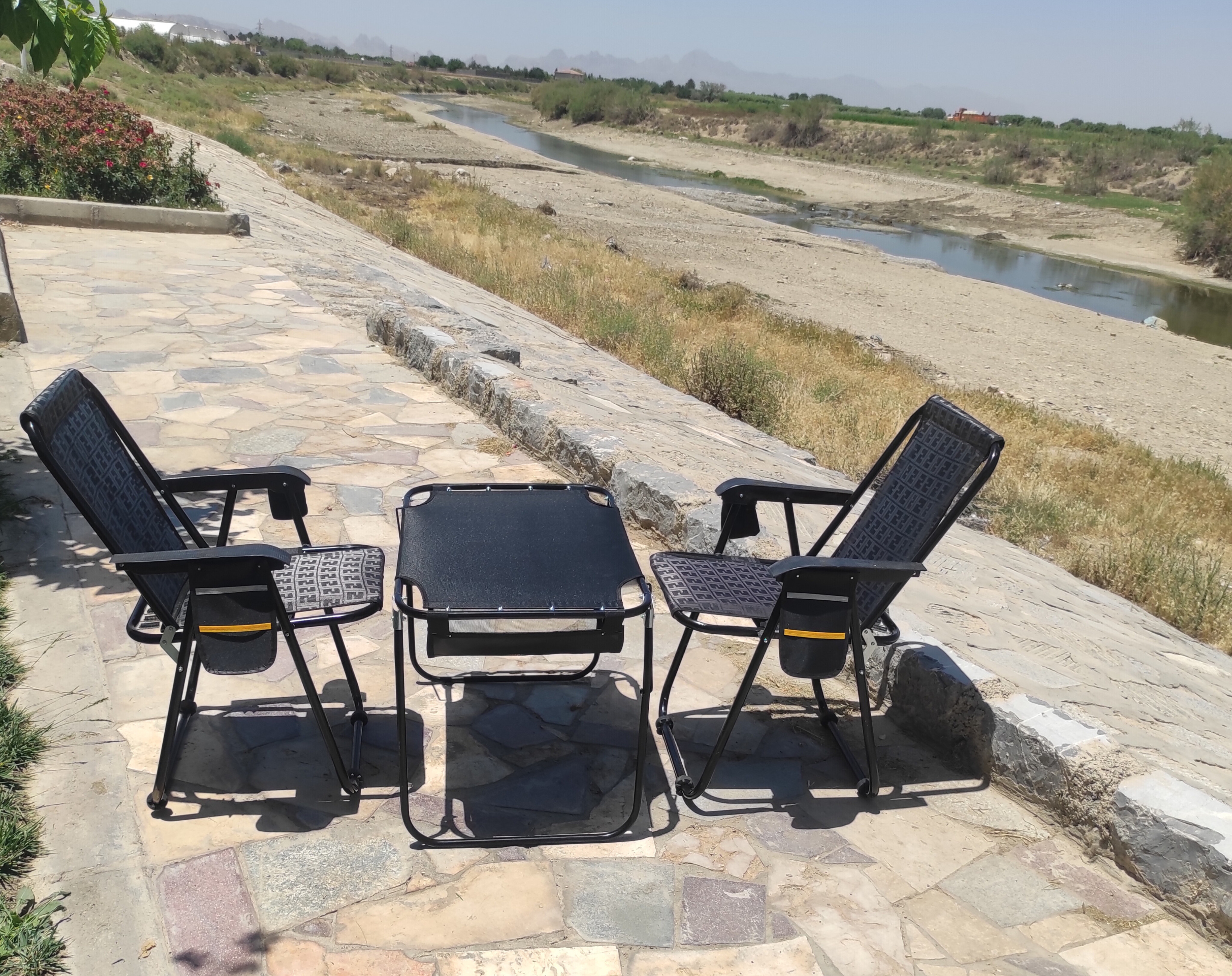 میز و صندلی سفری مدل جا لیوانی و جا موبایل دار مجموعه 3 عددی