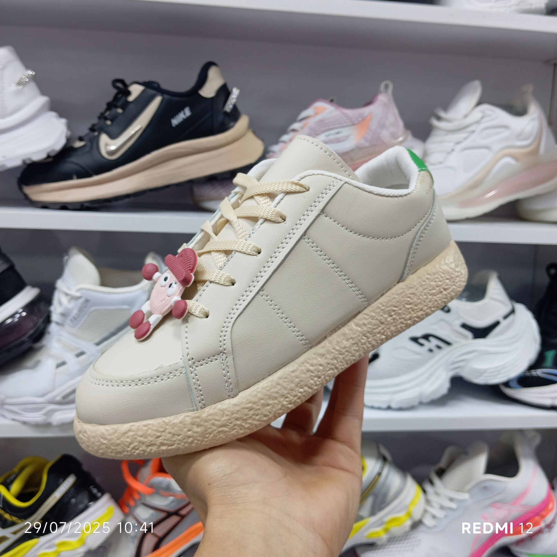 ونس زنانه و دخترانه جدید و پرفروش رنگ کرم