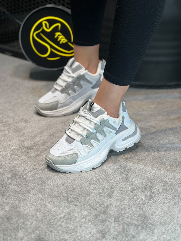 کتونی زنانه هوگان ترند و پرفروش کتونی هوگان رنگ سفید طوسی