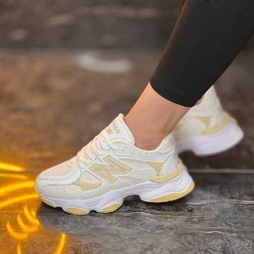 کتونی نیوبالانس ۹۰۶۰ زنانه رنگ سفید کرم