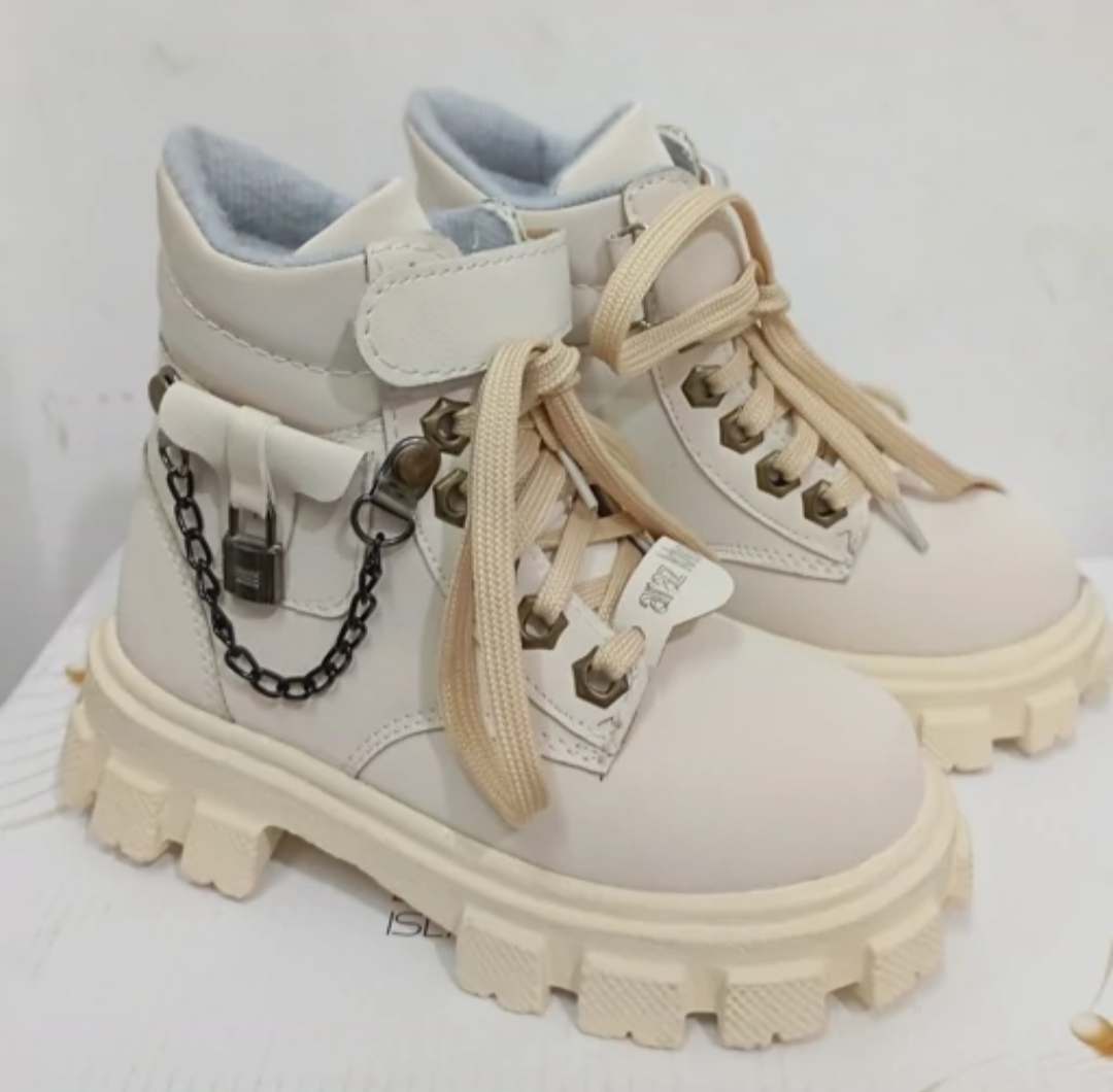 نیم بوت دخترانه جدید وپرفروش زنجیری پوتین بچگانه