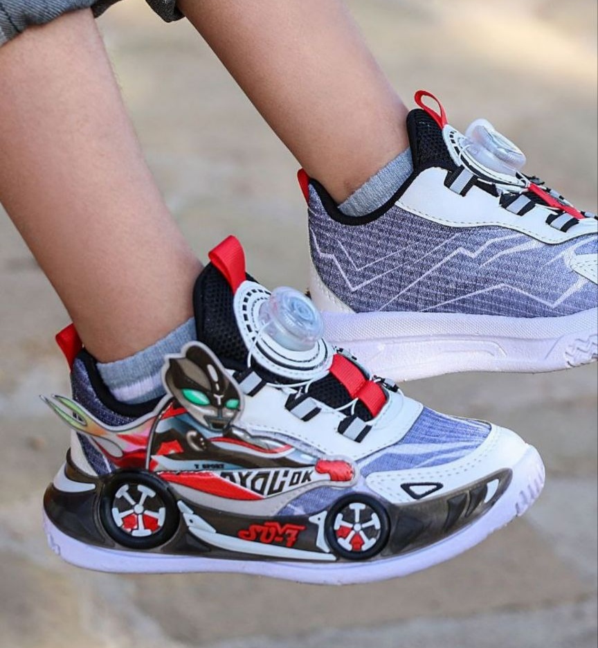 کتونی پسرانه بتمن بنددیسکی جدید و پرفروش کتونی بچگانه سایز۲۶تا۳۰