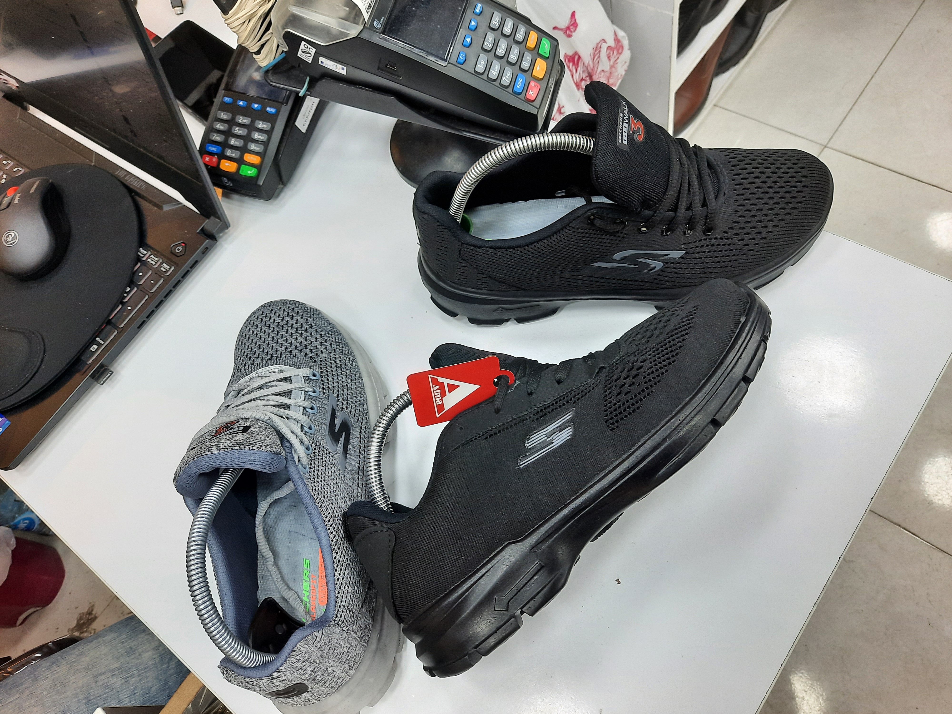 حراج فوق‌العاده کتونی اسکیچرز sketchers زیر قیمت بازار از دست ندید