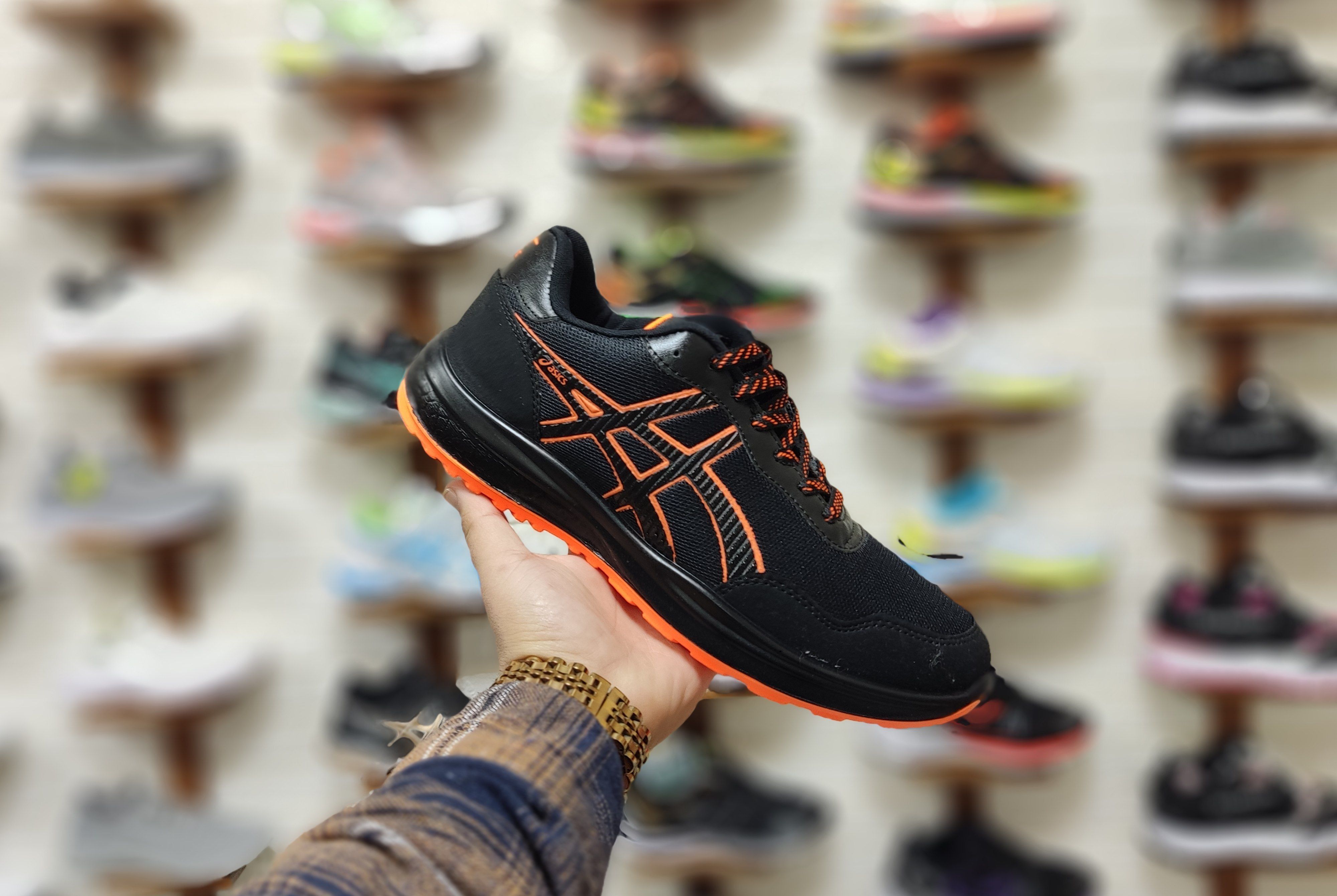 کتونی  اسیکس مشکی نارنجی سیلوانا حراج