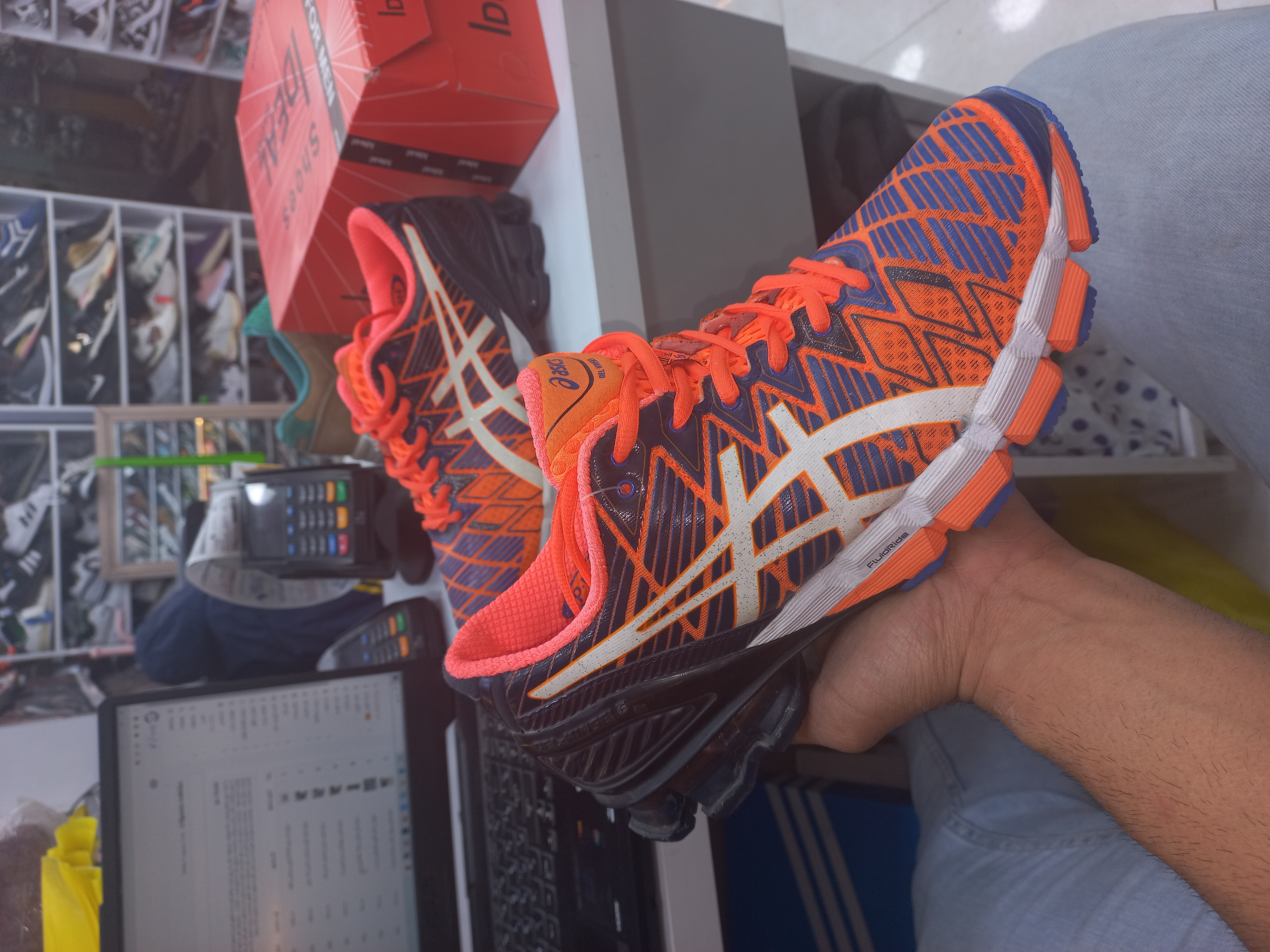 حراج تک سایز 43,44 کتونی اسیکس asics gel kinsei