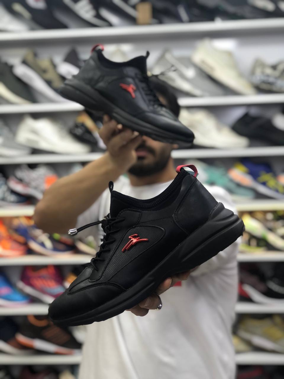 کتونی بزرگپا اسپرت مردانه  چرمی زانتی سناتور رنگ مشکی قرمز senator