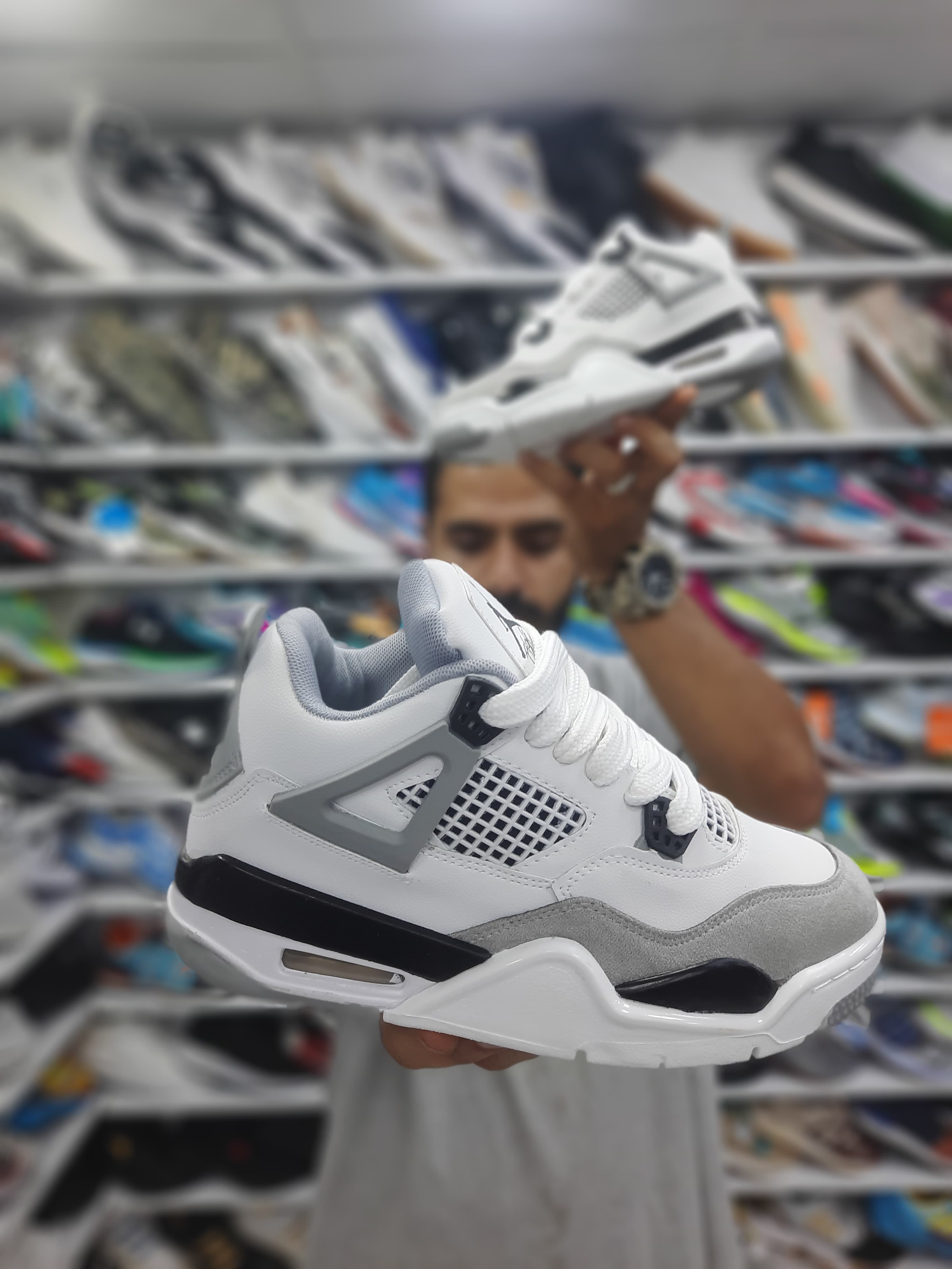 کتونی جردن 4 فور دخترانه رنگ سفید طوسی جدید و ترند سایز 37تا40