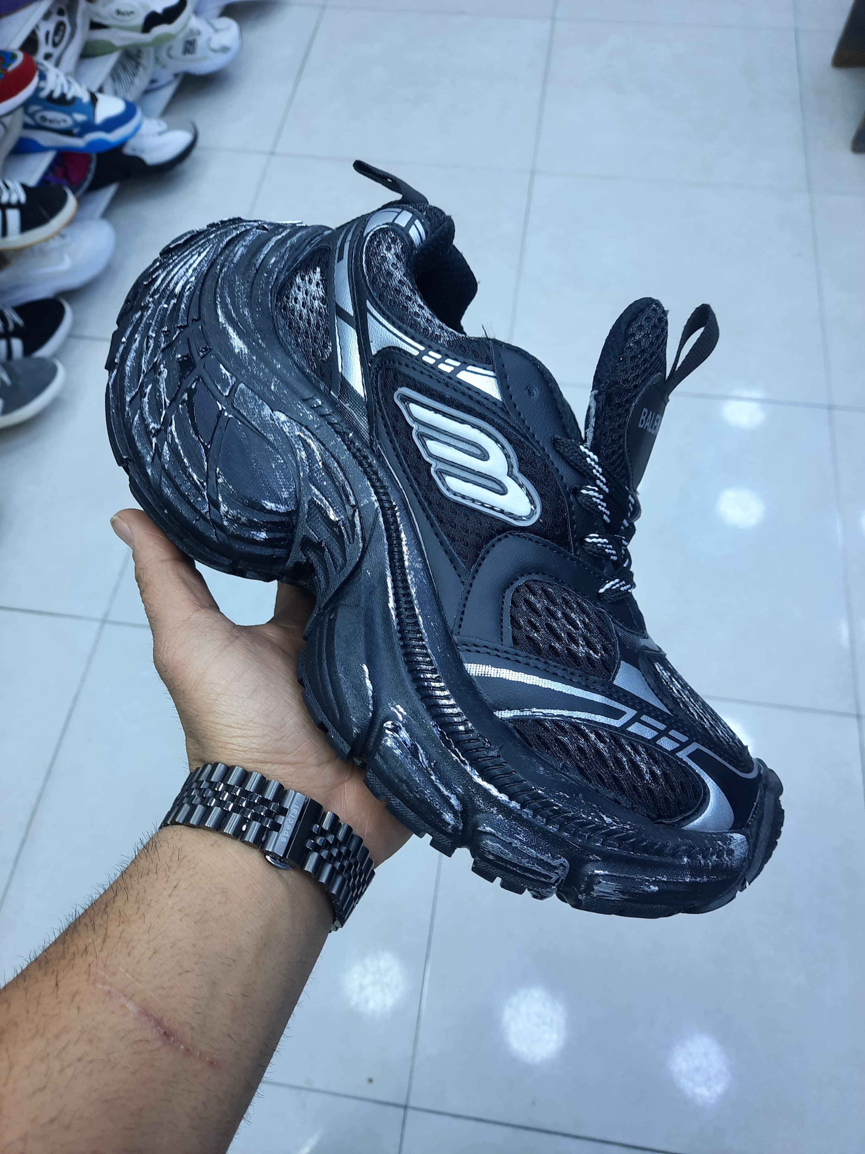 کتونی بالنسیاگا تن ایکس لارج کاستوم رنگ مشکی تمام