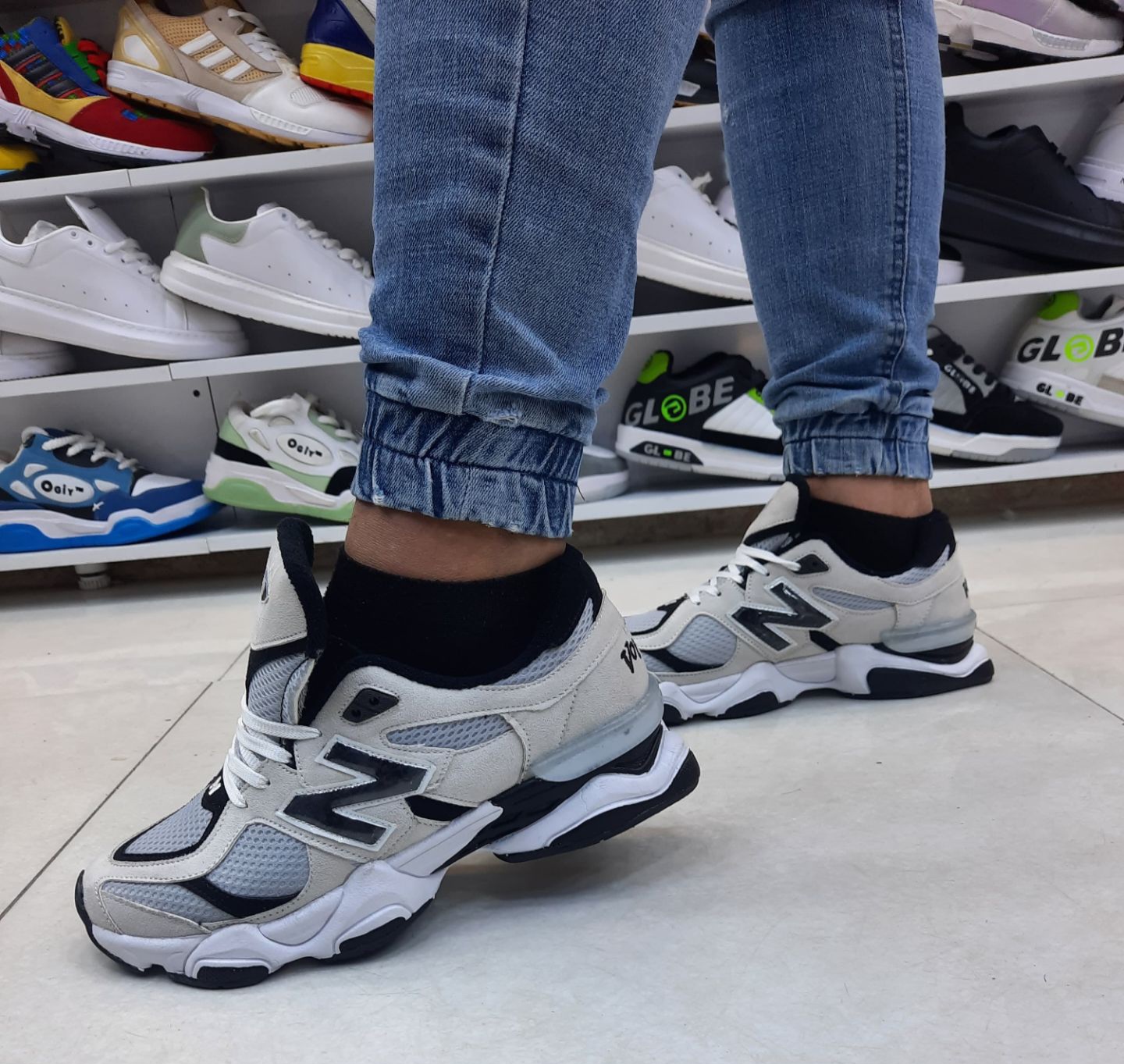 کتونی نیوبالانس ۹۰۶۰ اشکان رنگ طوسی آبی اشبالت جدید و ترند new balance