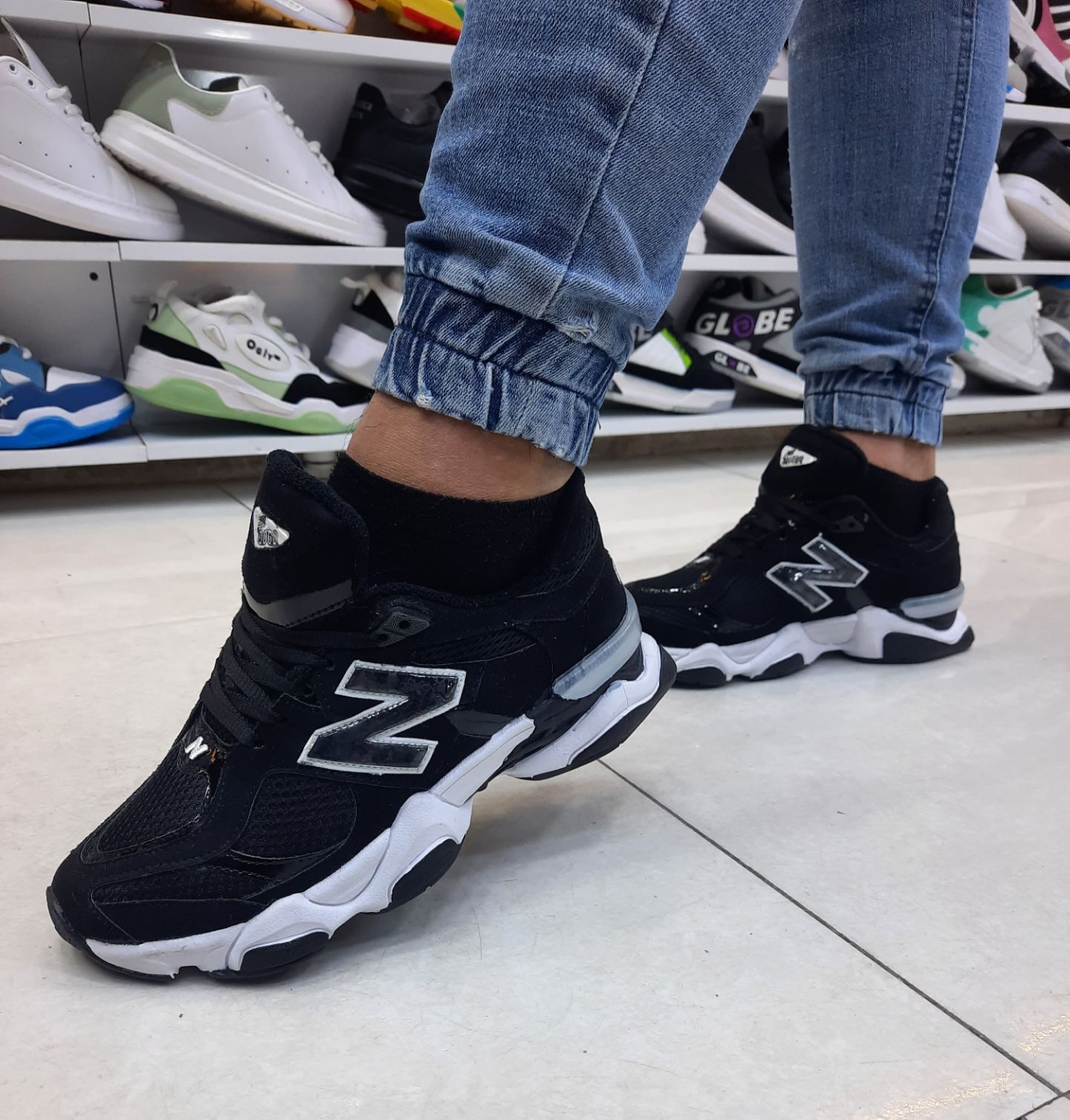 کتونی نیوبالانس ۹۰۶۰ اشکان رنگ طوسی آبی اشبالت جدید و ترند new balance