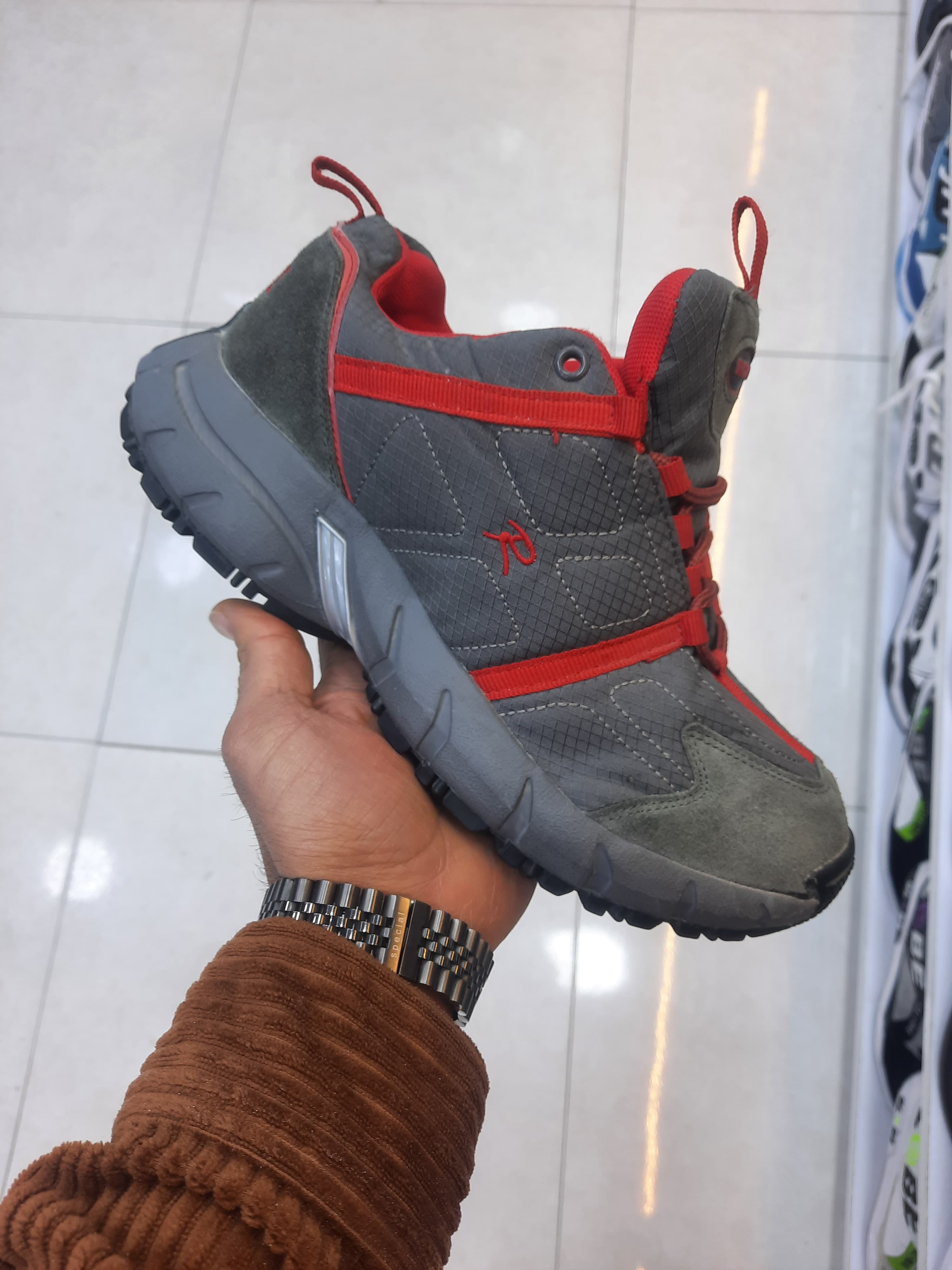 کتونی  مردانه roni off تک سایز