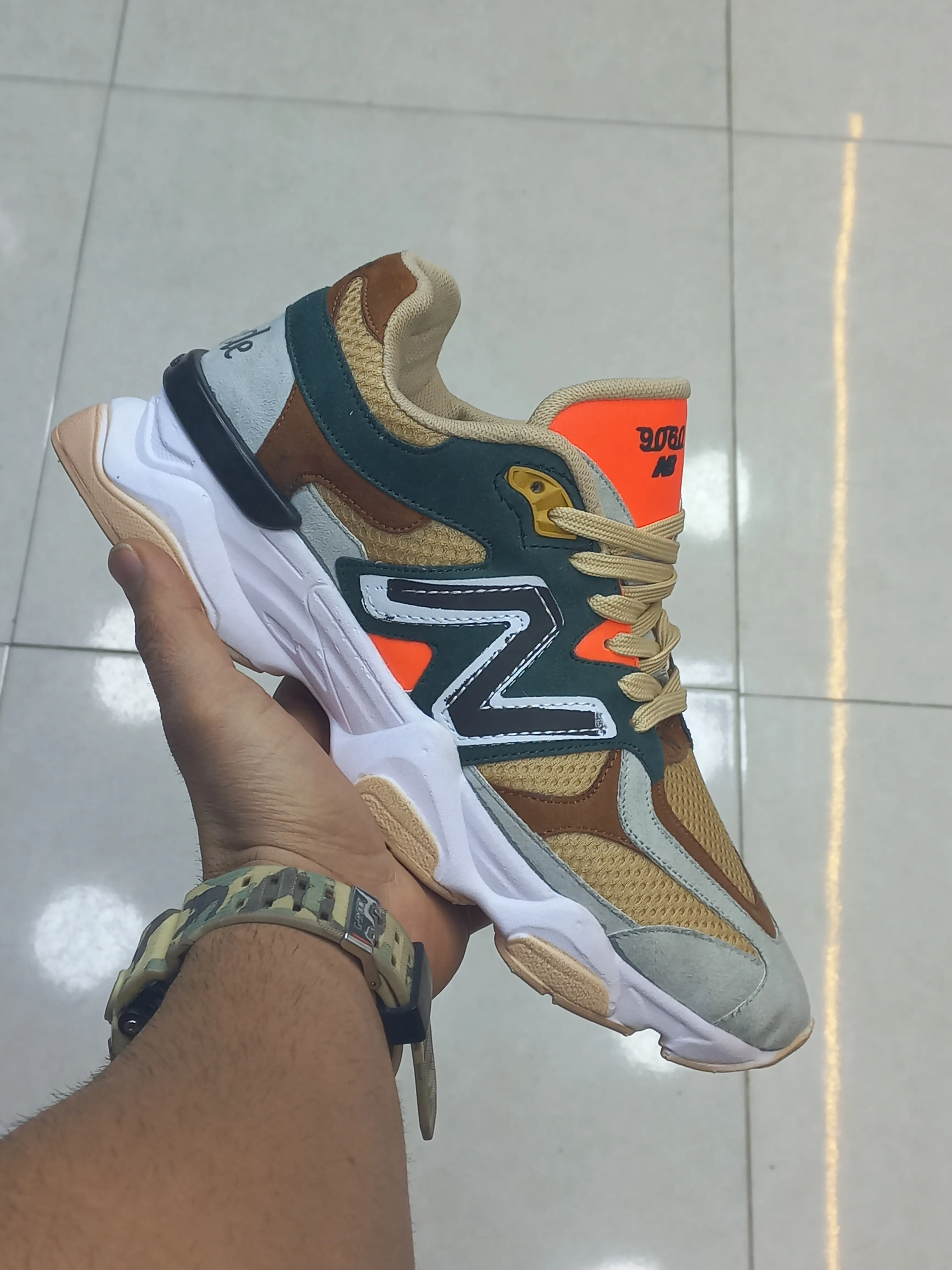 حراج کتونی نیوبالانس مدل 9060 تکسایز 42