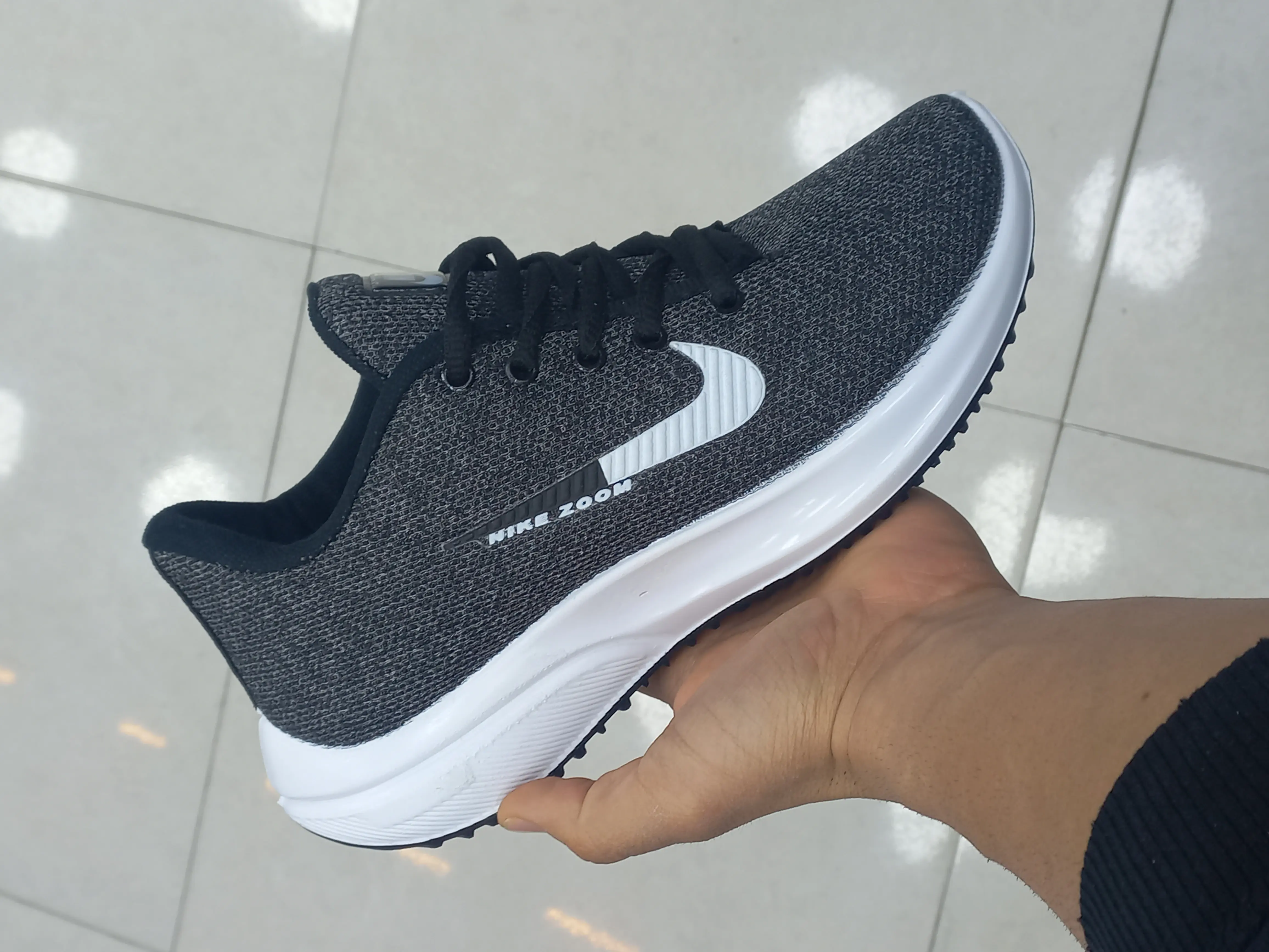 حراج کتونی نایک زوم مردانه حراجی زیر قیمت رنگ طوسی مشکی