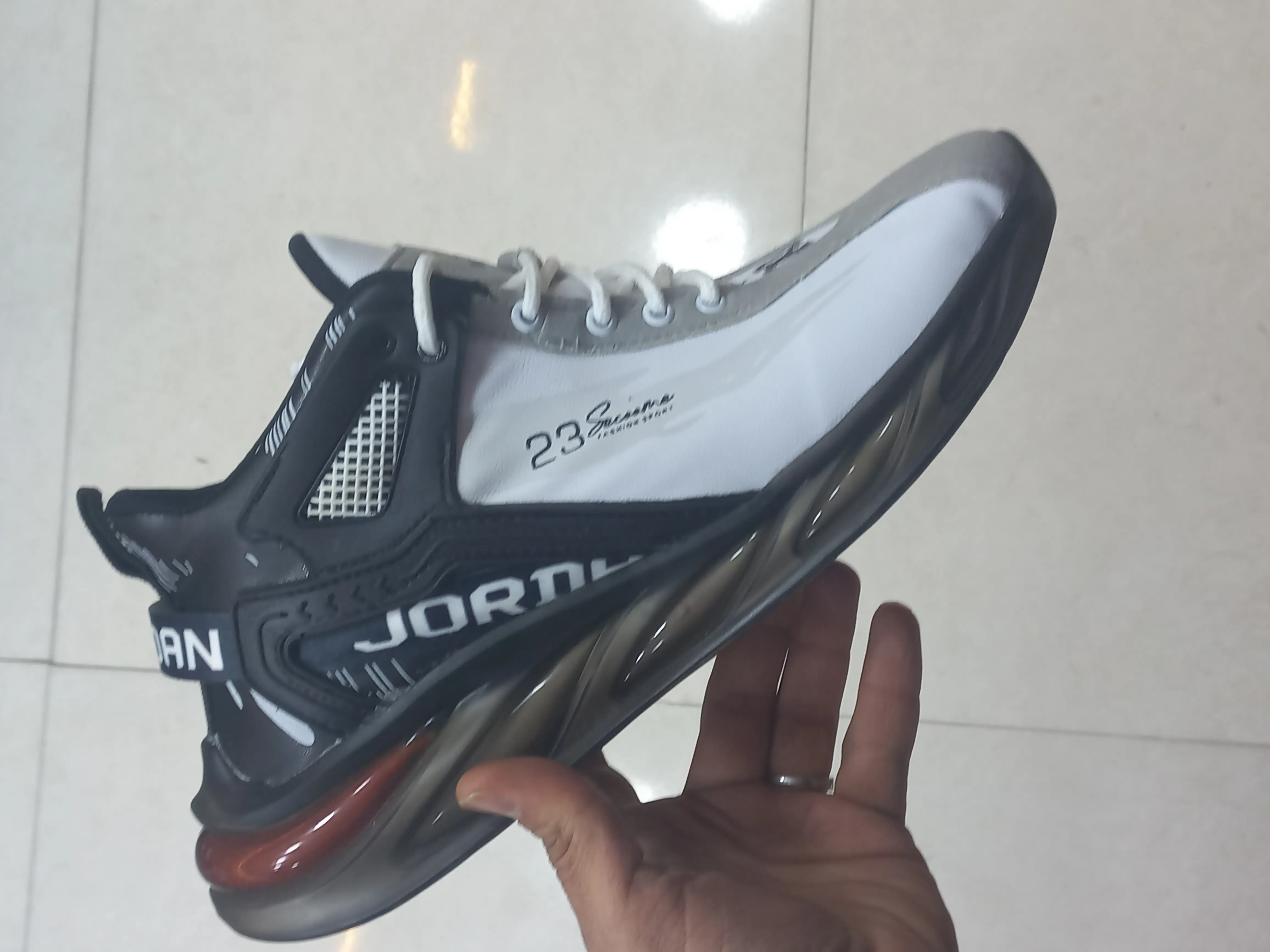 کتانی جردن 23 پرو رنگ سفید مشکی مردانه