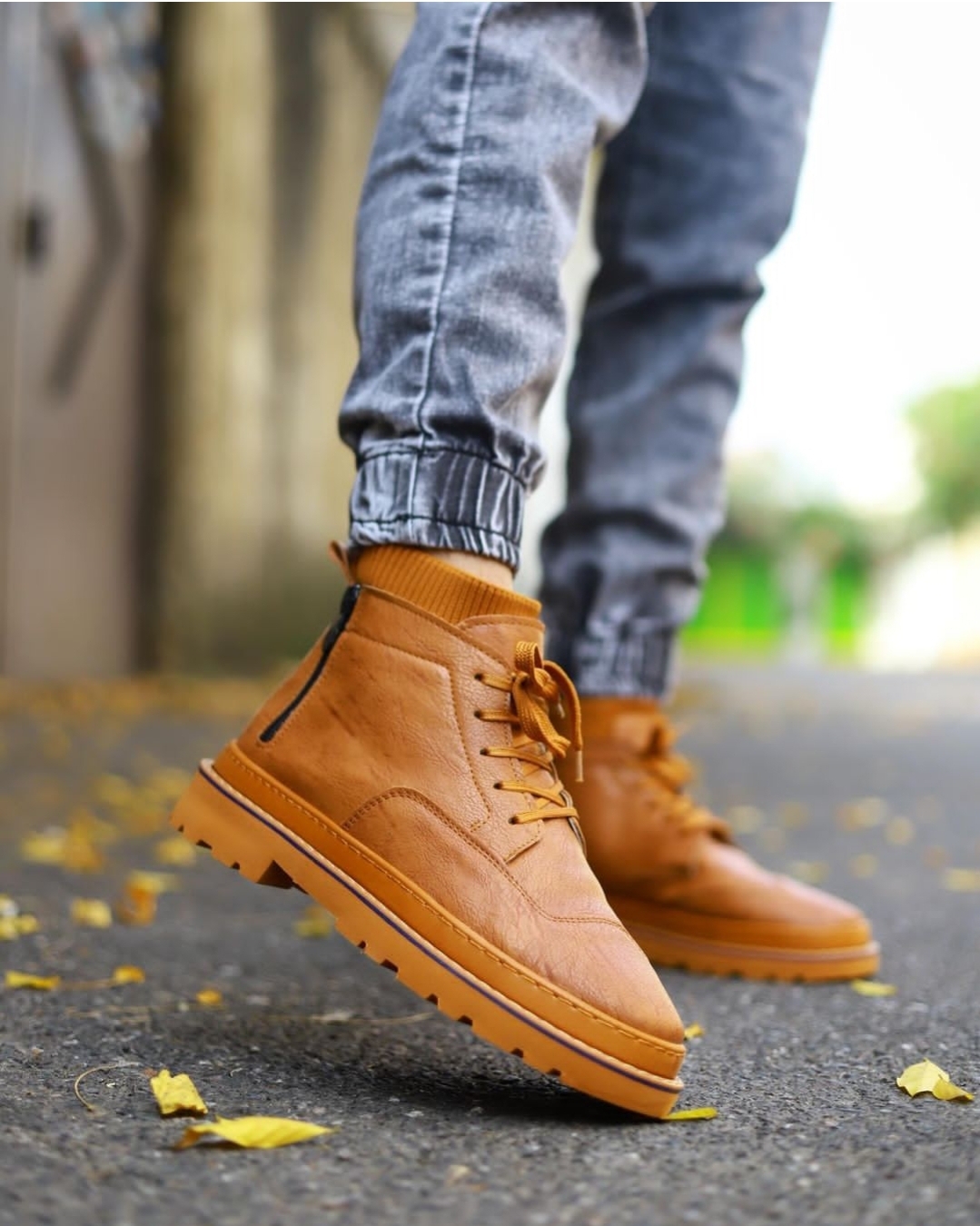 کفش نیم بوت مردانه رنگ عسلی بغل زیپی
