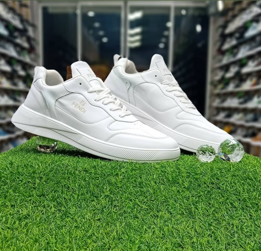 کتونی بزرگپا مدل کلاسیک فندی مردانه زیره تخت FENDI رنگ بندی