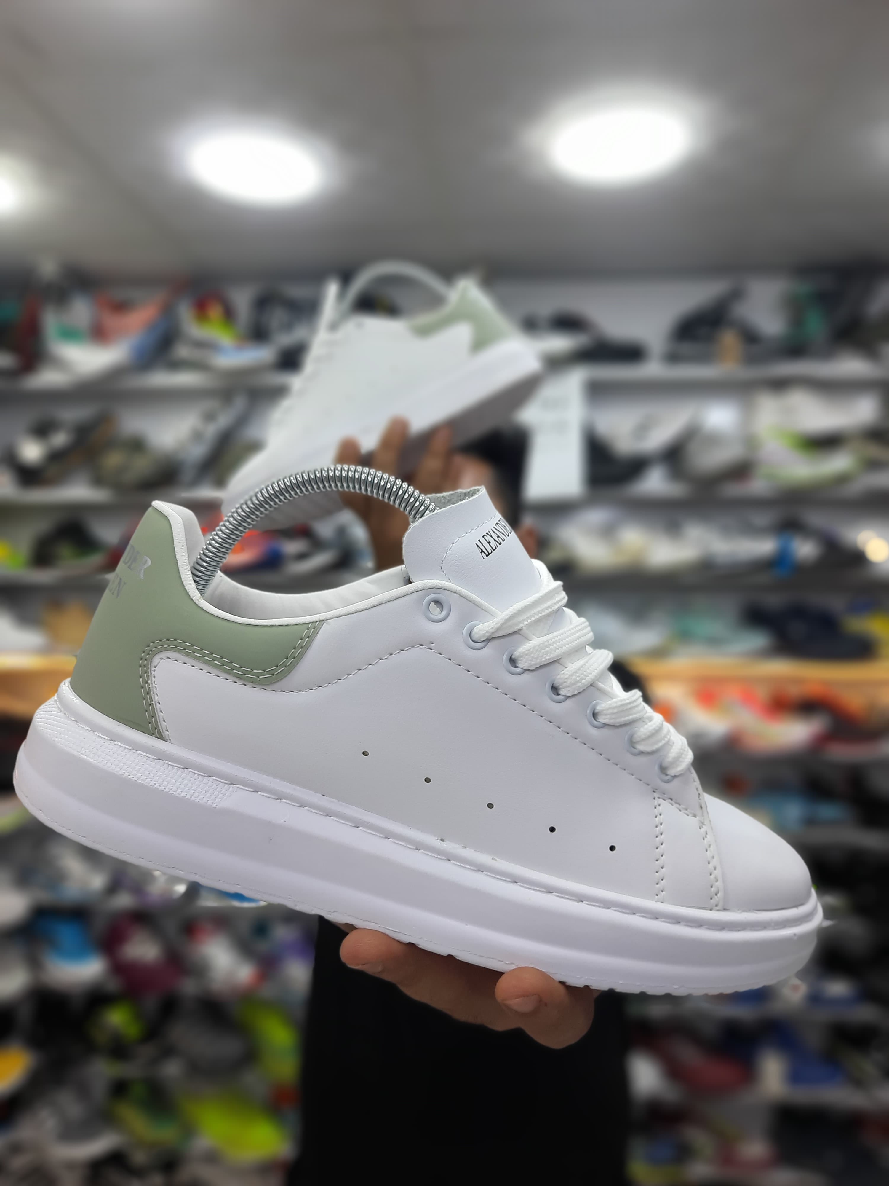 ونس مک کویین کلاسیک مردانه سفید مغز پسته ای جدید و گنگ  ALEXANDER MAC QUEEN