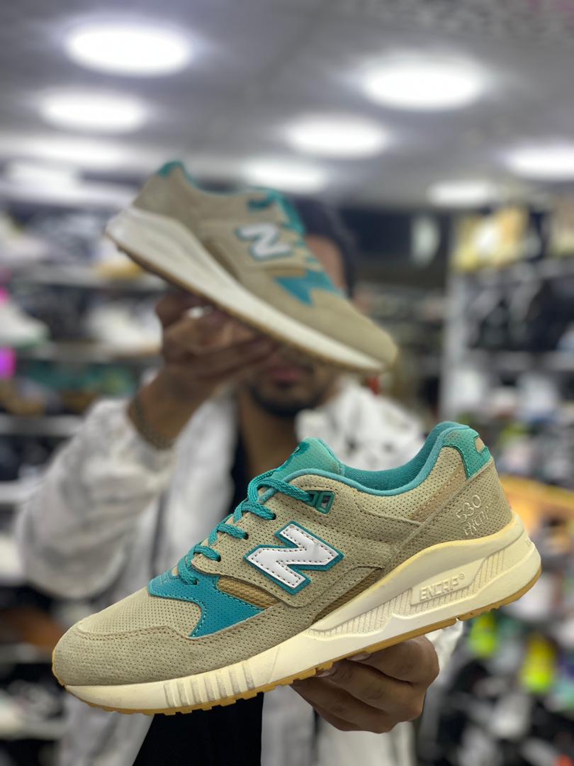 حراج کتونی نیوبالانس خارجی کرم آبی تکسایز علت کرم رنگ شدگی