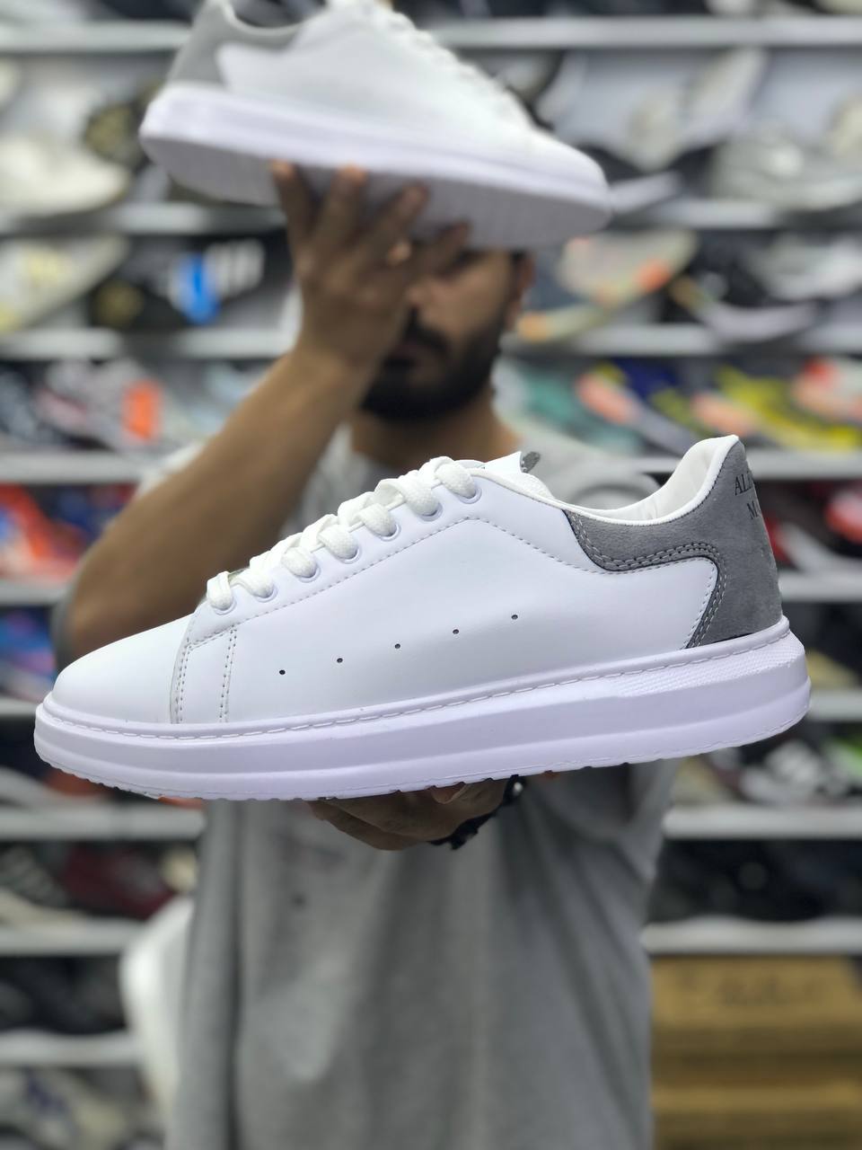 کفش کلاسیک مردانه مک کوین رنگ سفید طوسی جدید