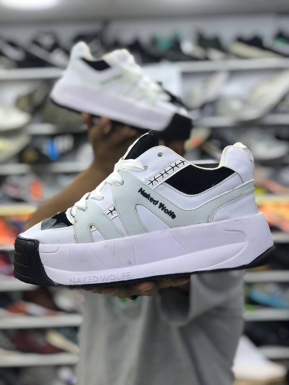 حراج فوق العاده کتونی نیکد ولف رنگ سفید مشکی فقط ۴۸۰