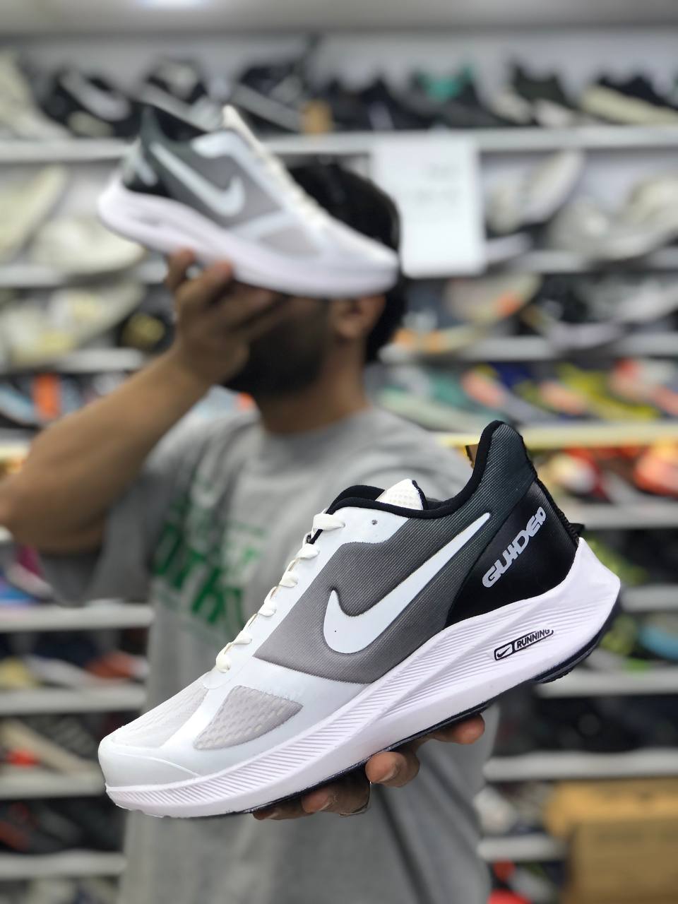 کتونی نایک زوم رانینگ مردانه رنگ  سفید مشکی