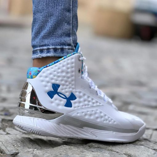 کتونی ساقدار بسکتبال و والیبالی آندر آرمور رنگ مشکی قرمز  3c under Armour(تکسایز42)