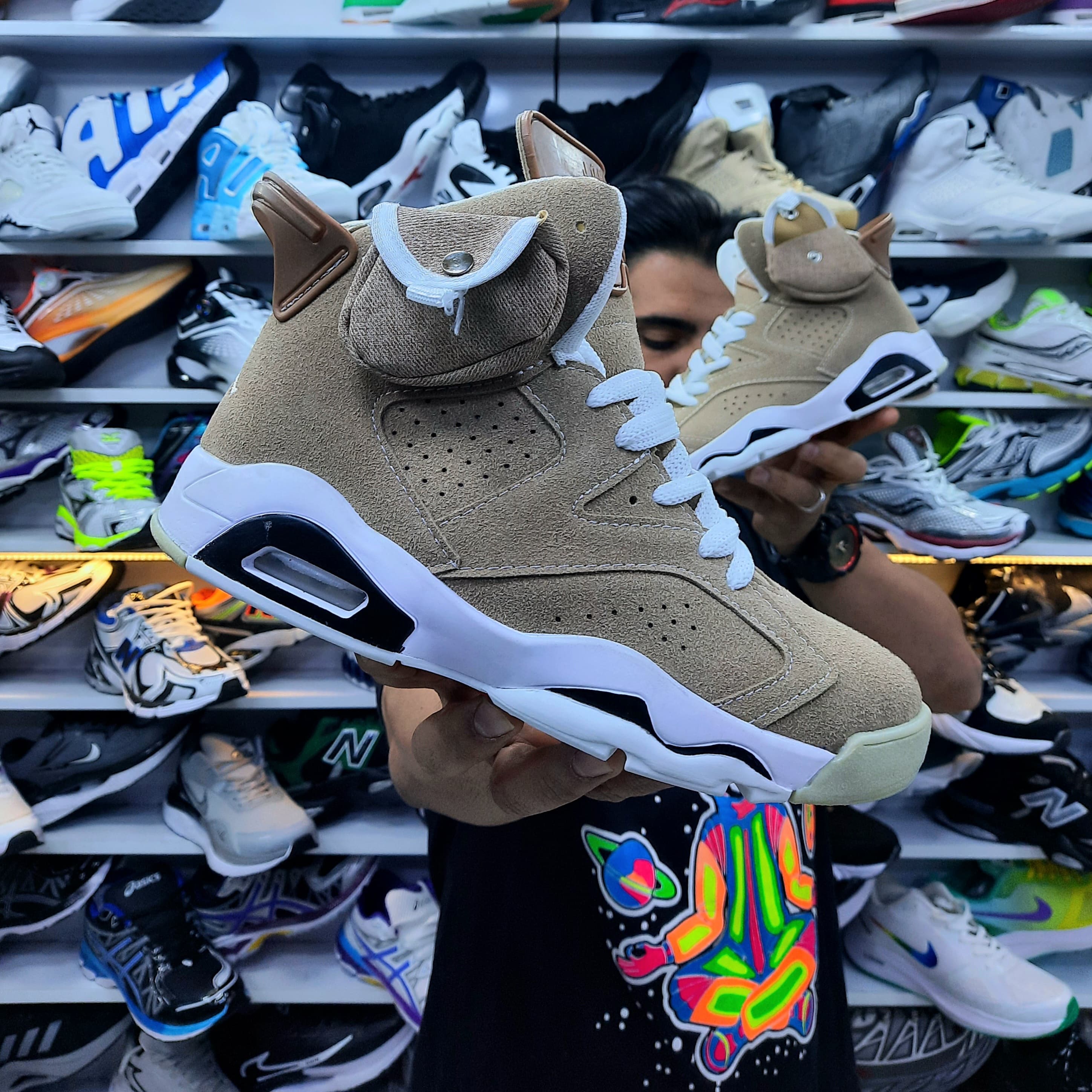 کتونی جردن ۶ بغل جیب خور رنگ مشکی تمام جدید و گنگ