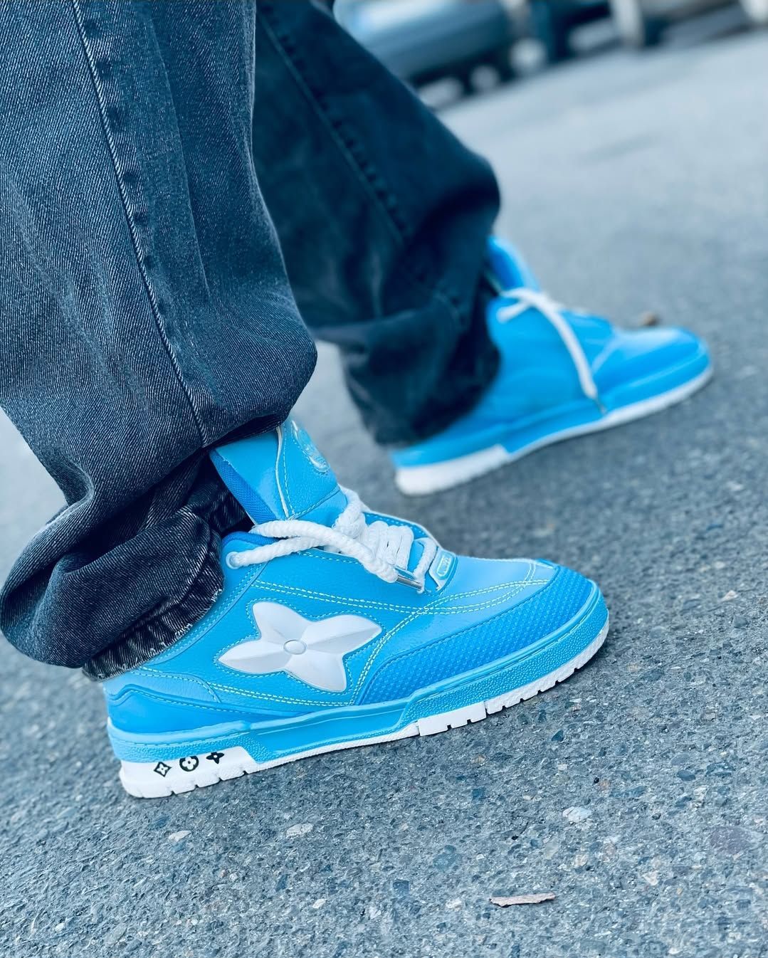 کتونی لویی ویتون lv رنگ آبی روشن جدید و ترند