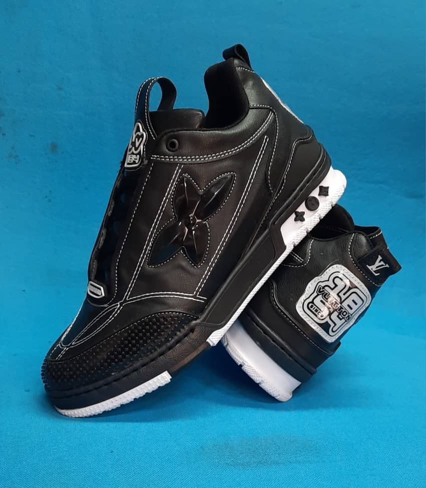 کتونی لویی ویتون lv رنگ آبی روشن جدید و ترند