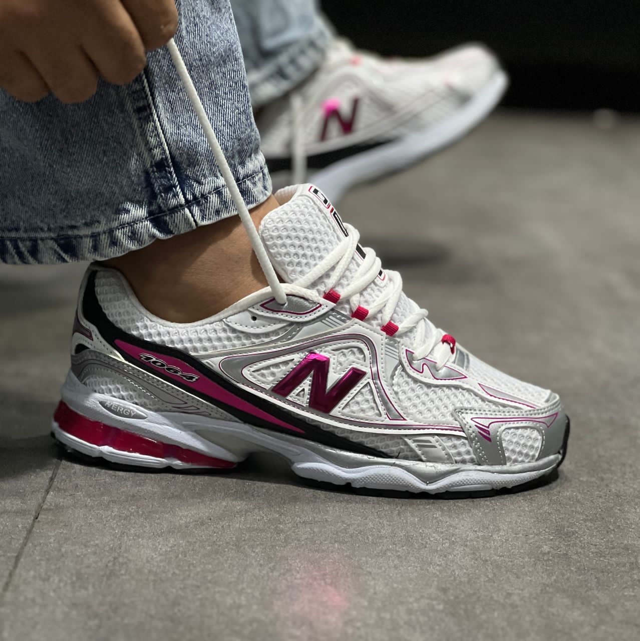 کتونی نیوبالانس 1064 رنگ سفید بنفش جدید و ترند