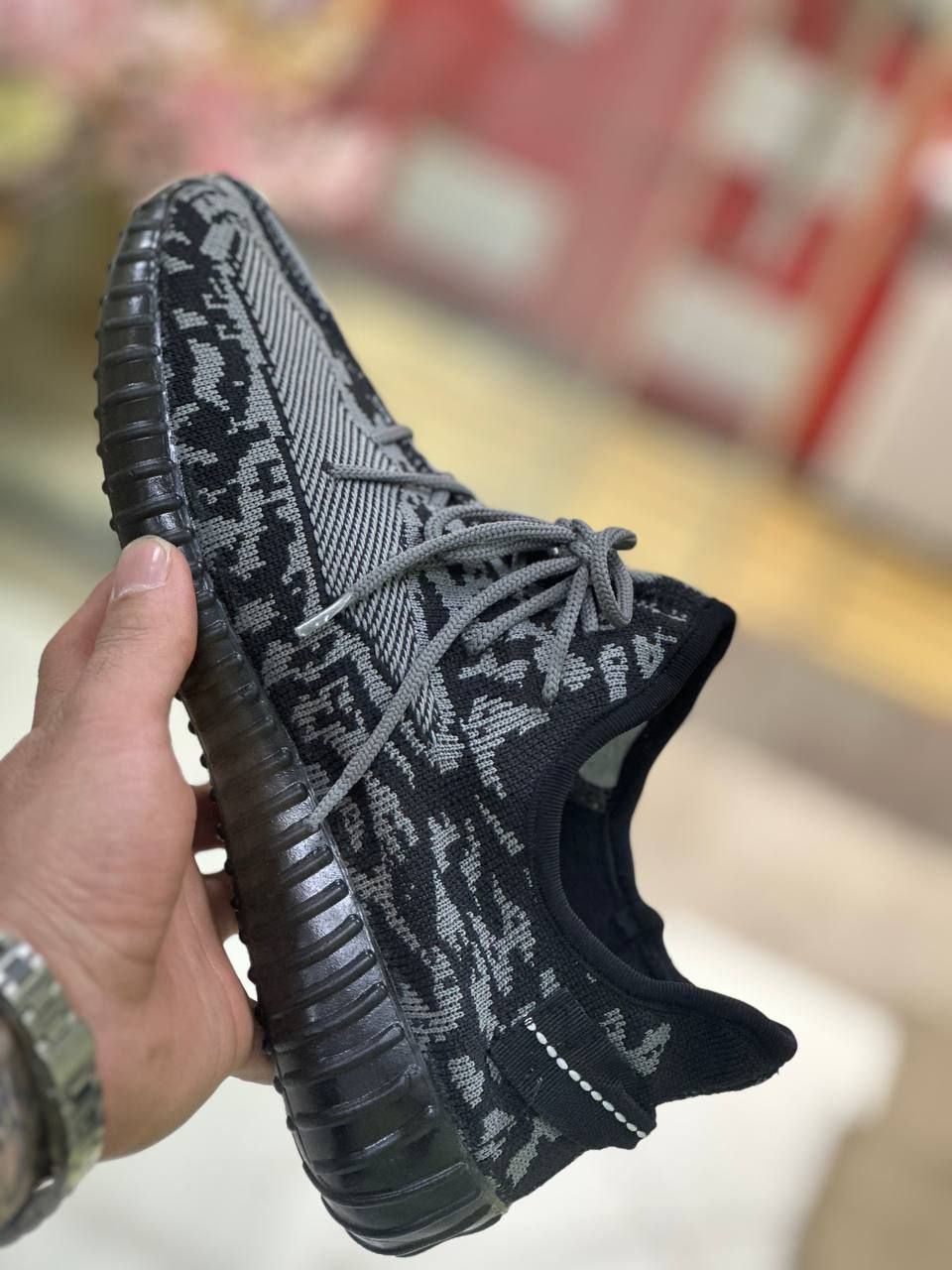 کتونی یزی ۳۵۰ مردانه رنگ بندی حراج شد فقط ۴۳۸ هزار