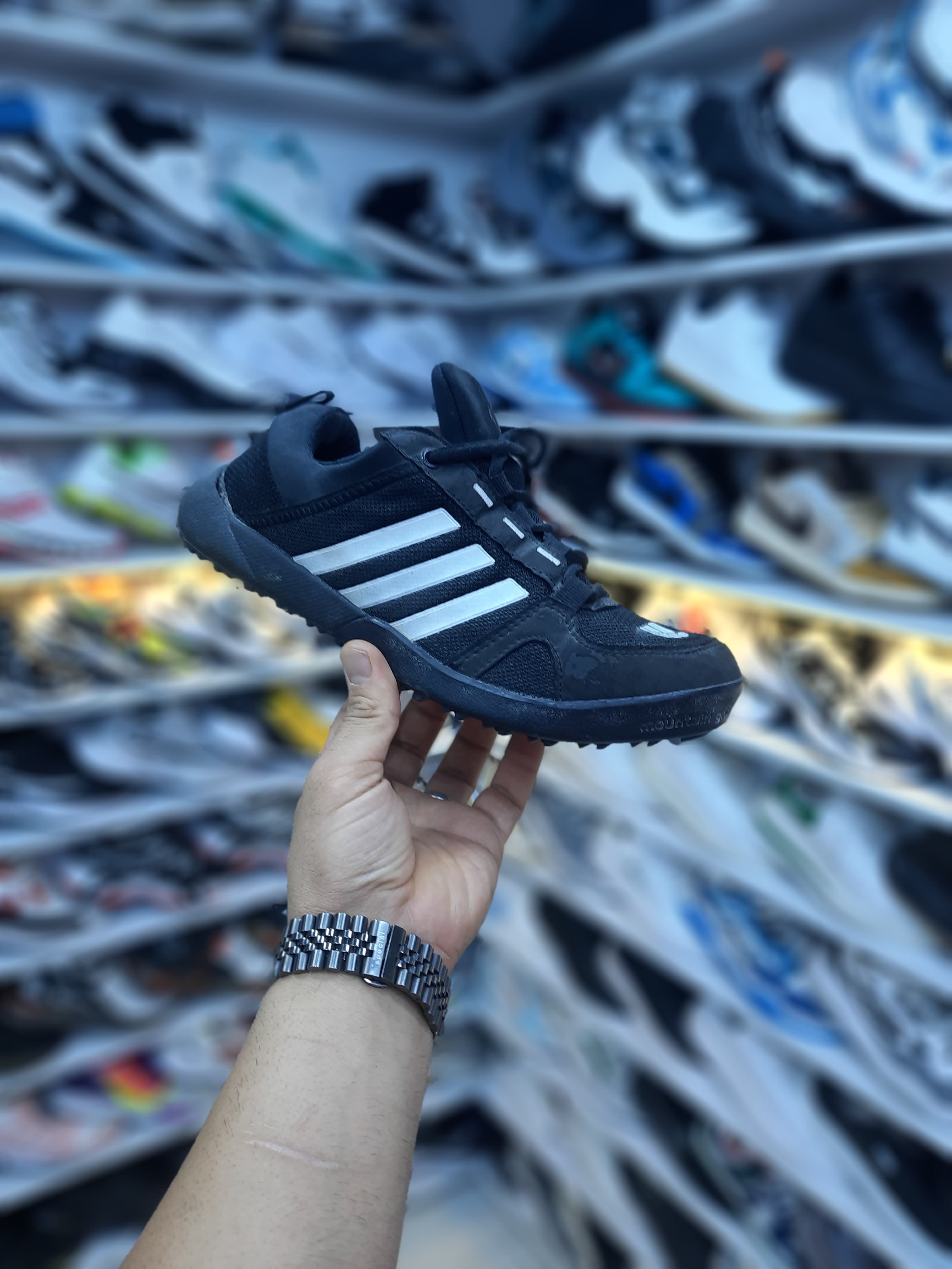 کتونی آدیداس کلیما تکسایز خارجی حراج علت زدگی زیر قیمت