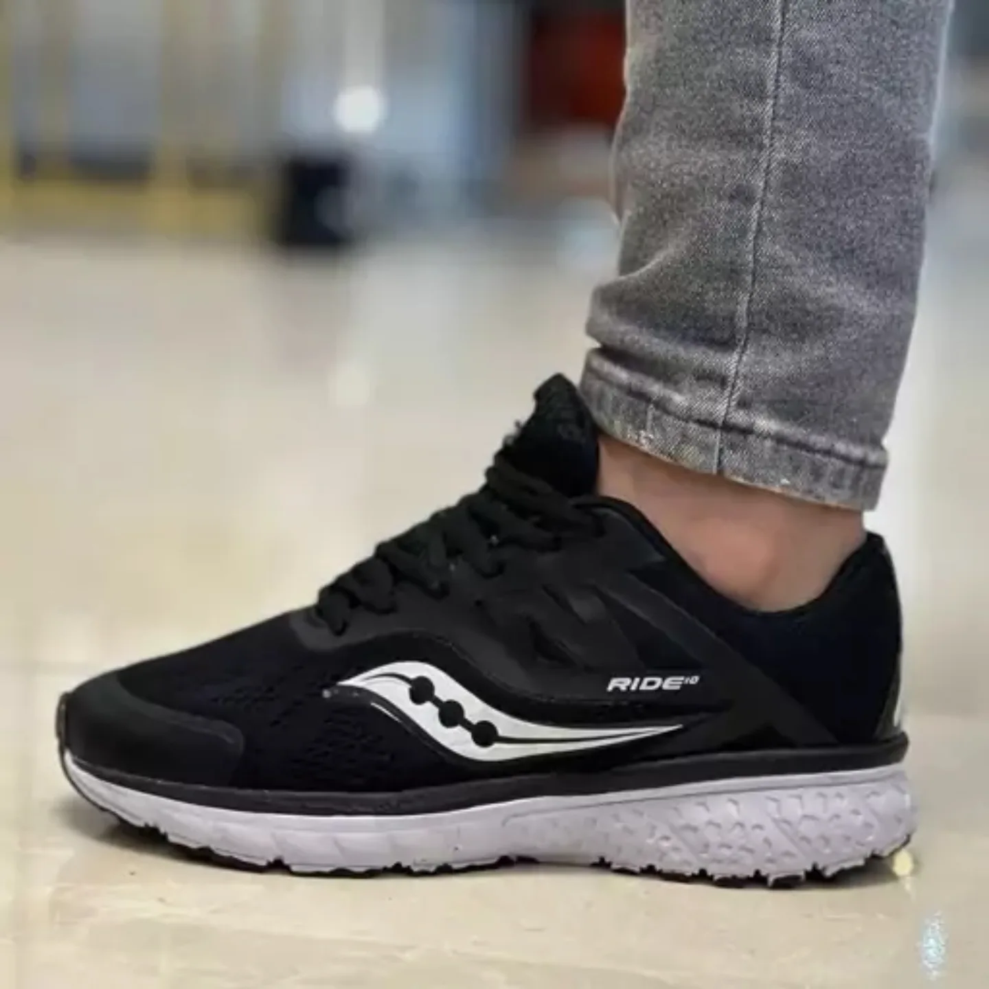 کتونی ساکونی مردانه رنگ مشکی جدید و حراج