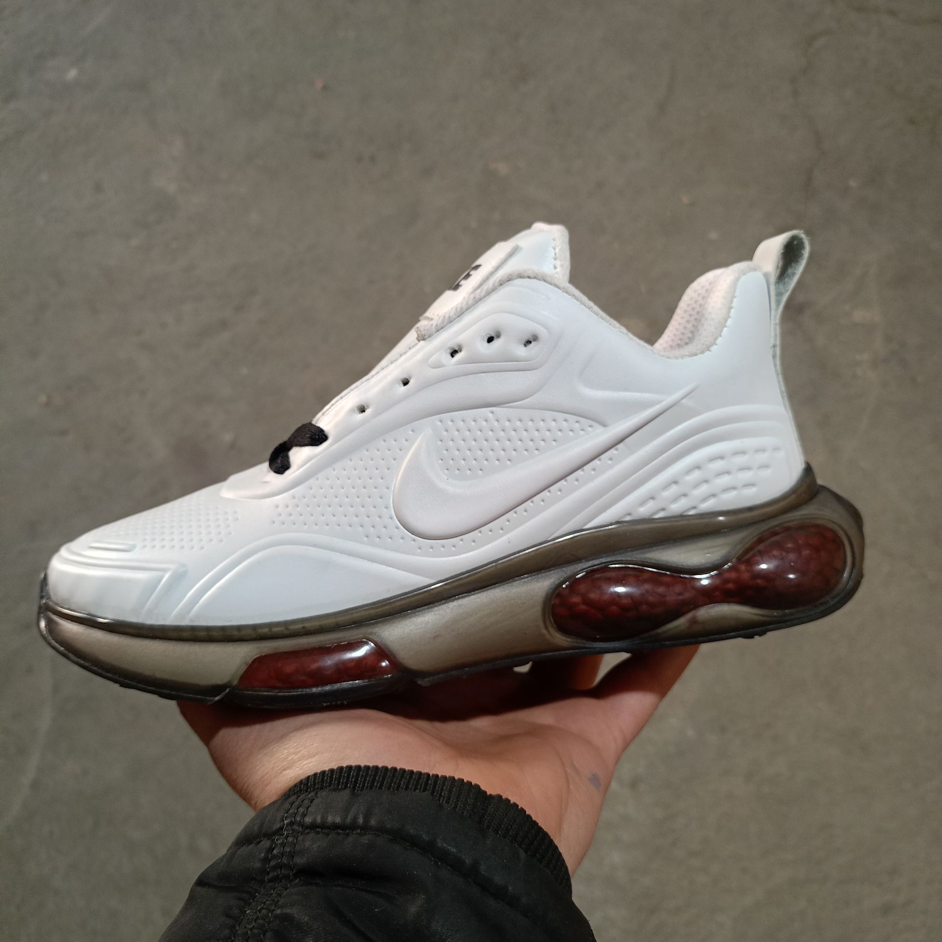 کتونی نایک زیره کپسولی رنگ سفید فروش ویژه