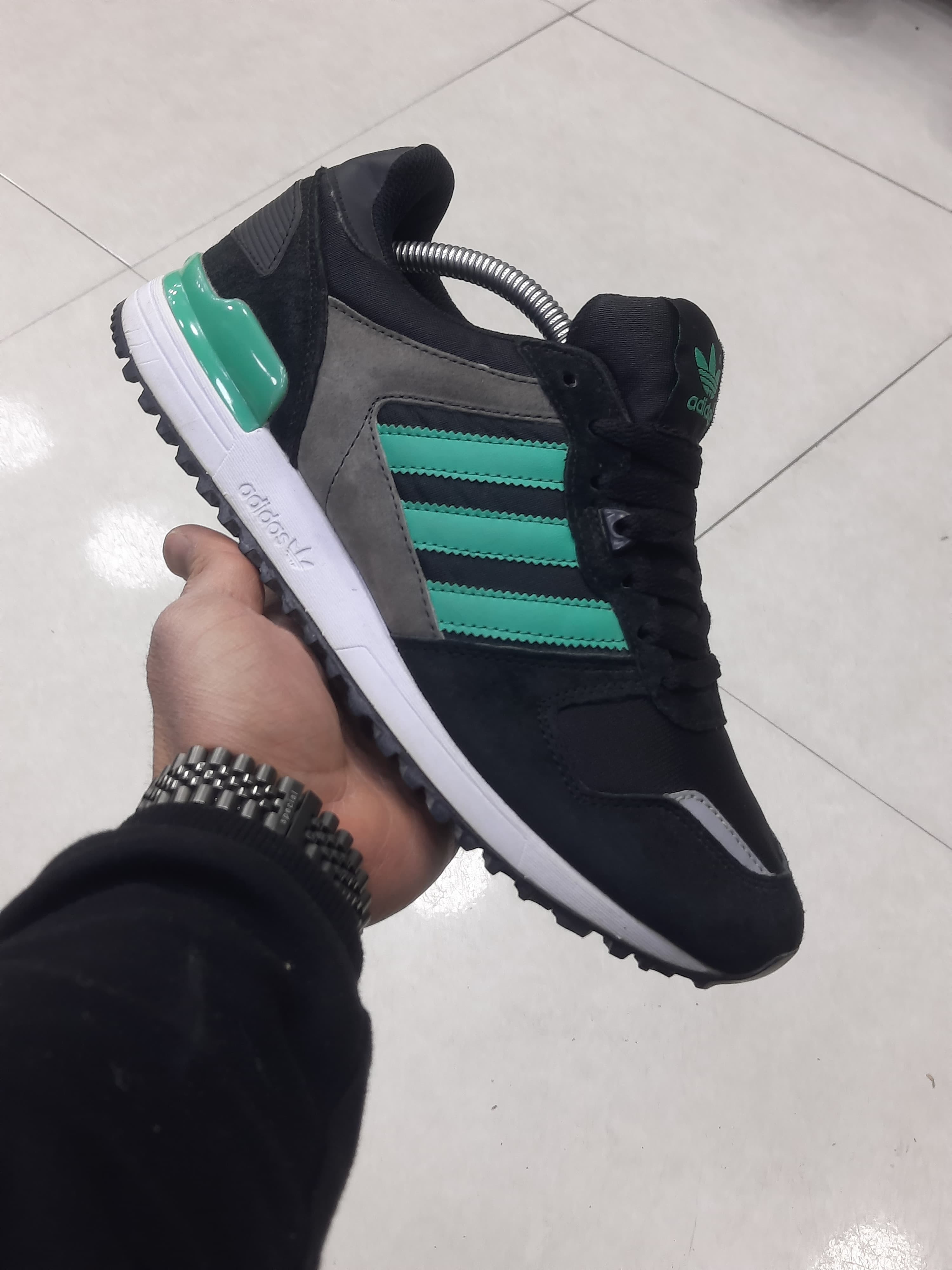 کتونی زدایکس ۷۰۰ خارجی رنگ مشکی سبز تکسایز ۴۳ لیبل ویتنام