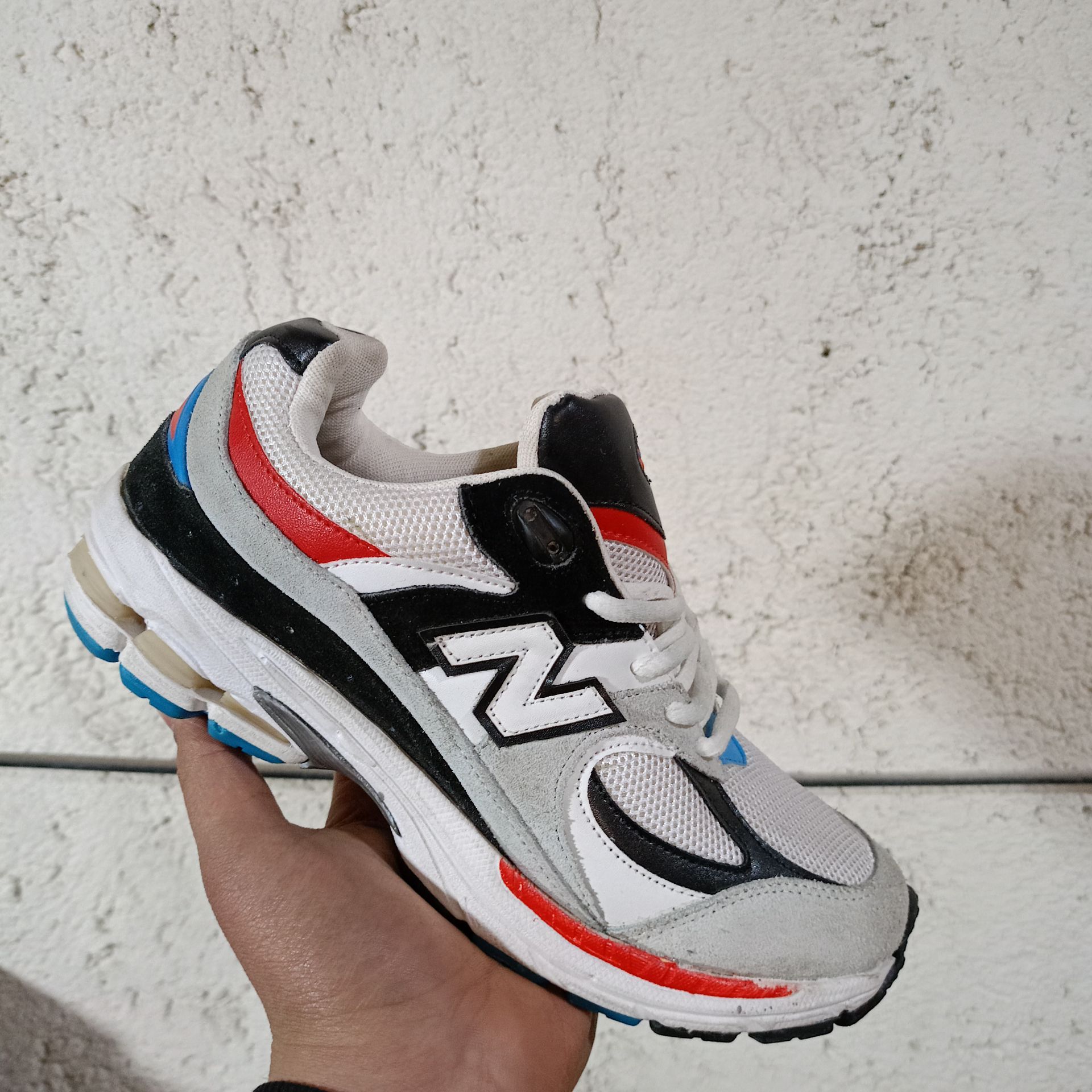 کتونی نیوبالانس ۲۰۰۲ رنگ کرم قهوه ای جدید و ترند حراج شد new balance